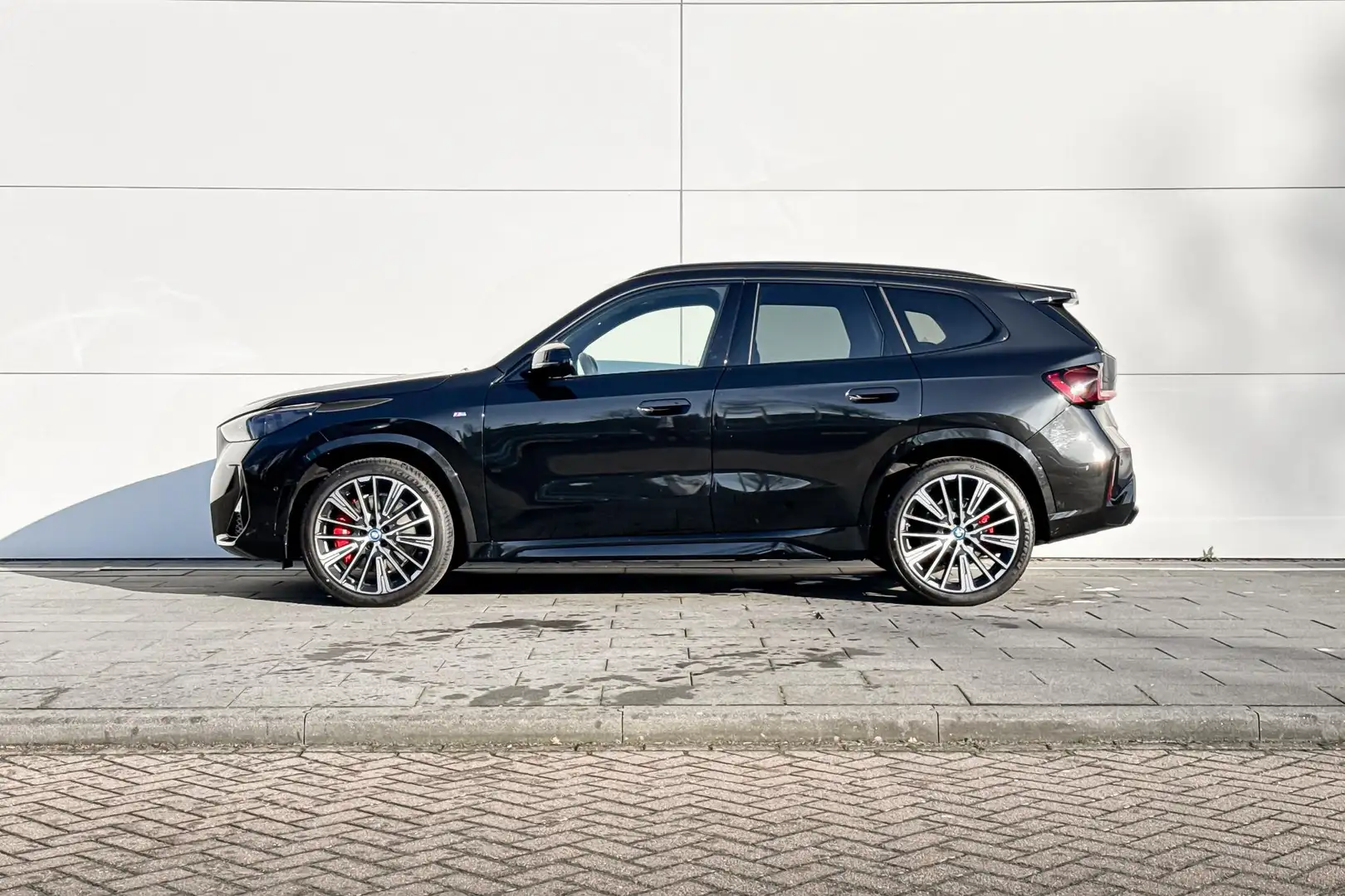 BMW iX1 eDrive20 | M Sport | Comfort Access | Achteruitrij Nero - 2