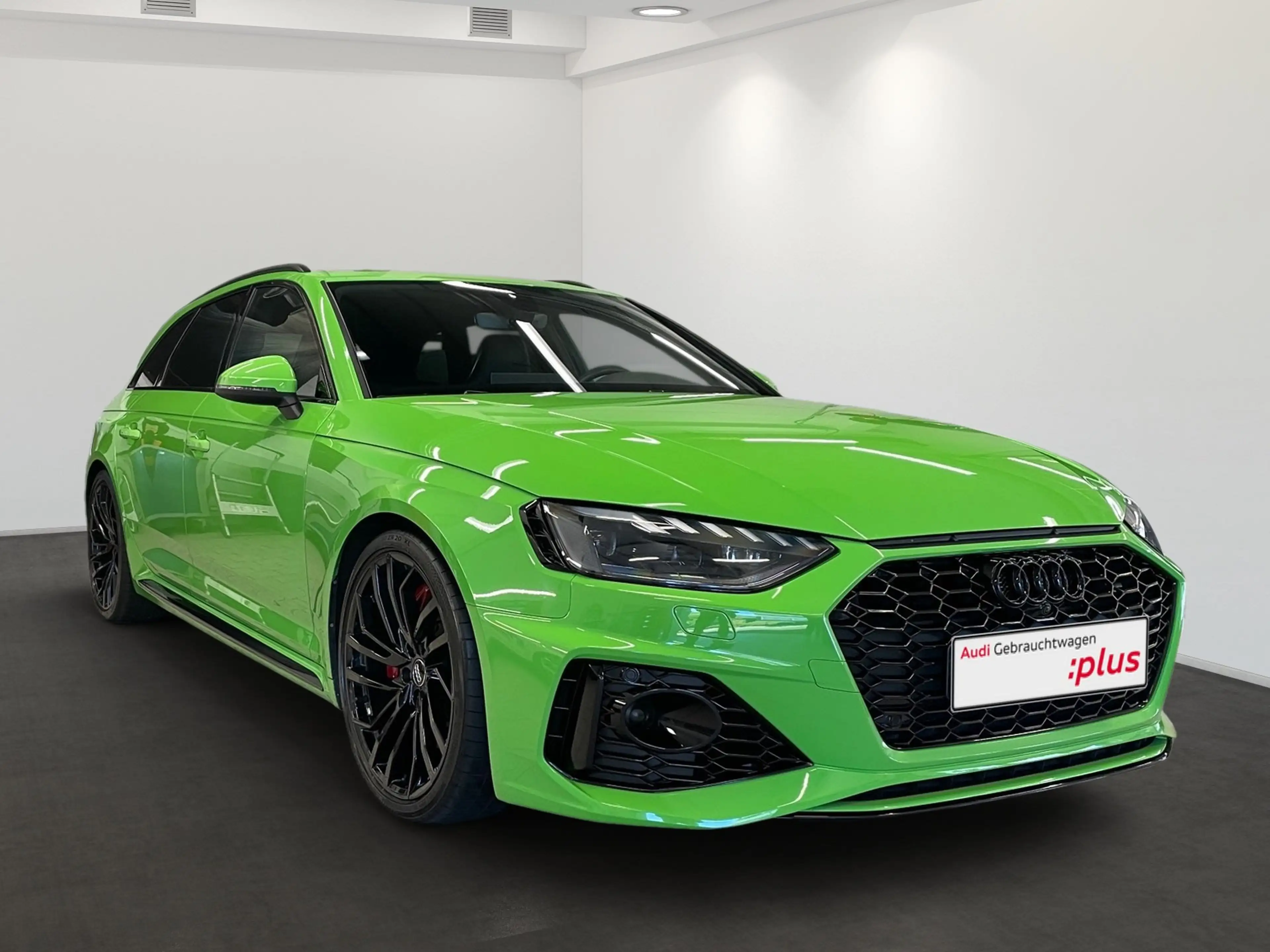Audi RS4 Avant TFSI quattro *AHK*B&O*MATRIX* — photo 4
