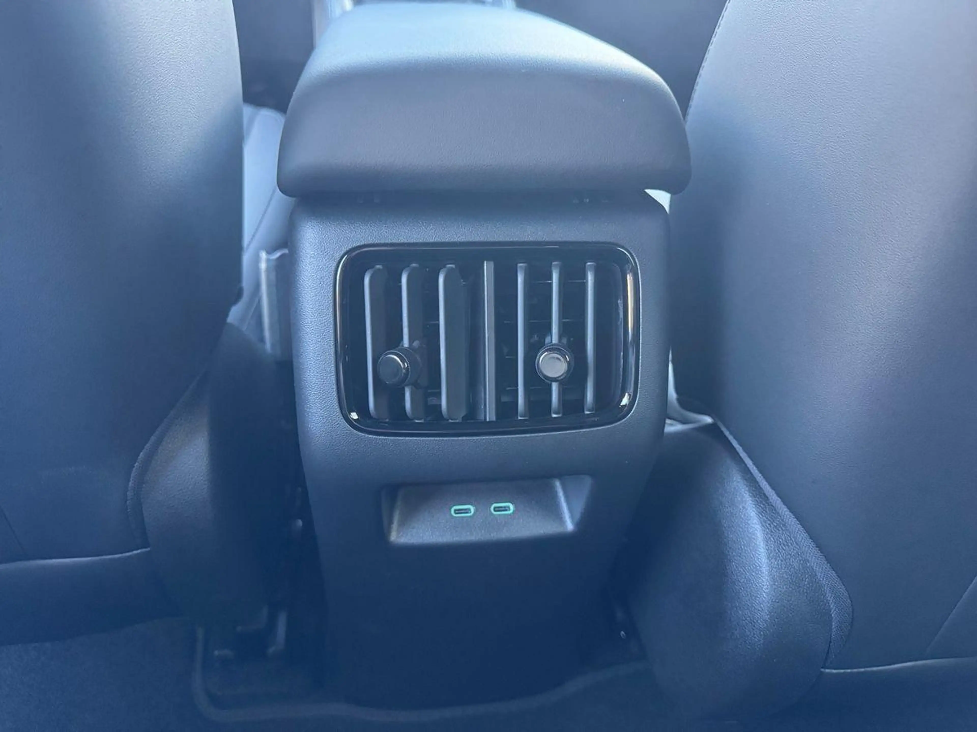 BYD Dolphin G 1.5 DM-i PHEV 156 kW Comfort — photo 14