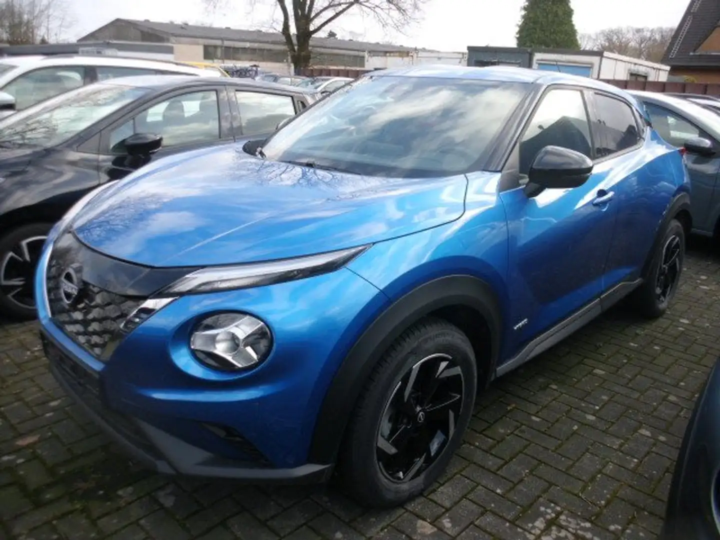 Nissan Juke 1,6 HYBRID 143 PS 4AMT N-CONNECTA NC Blau - 1