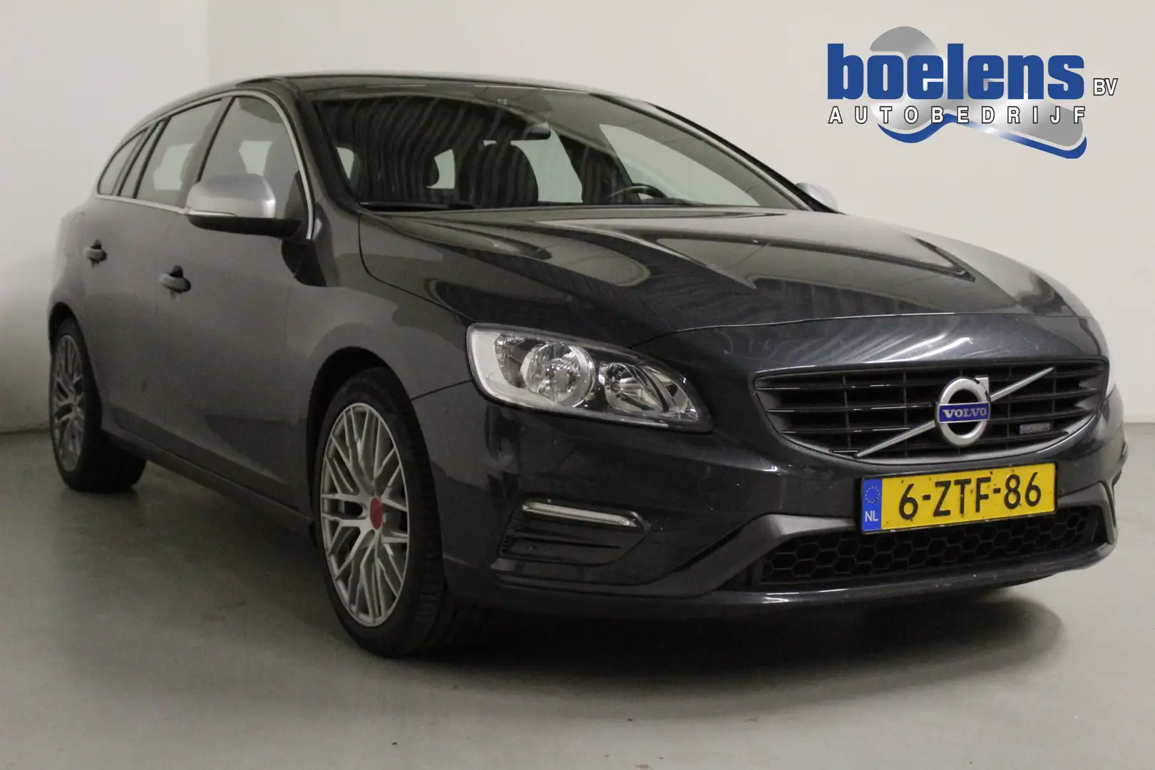 Volvo V60 1.6 T3 R-Design | DB-RIEM/VV | 18'LMV | TR-HAAK | Gris - 1