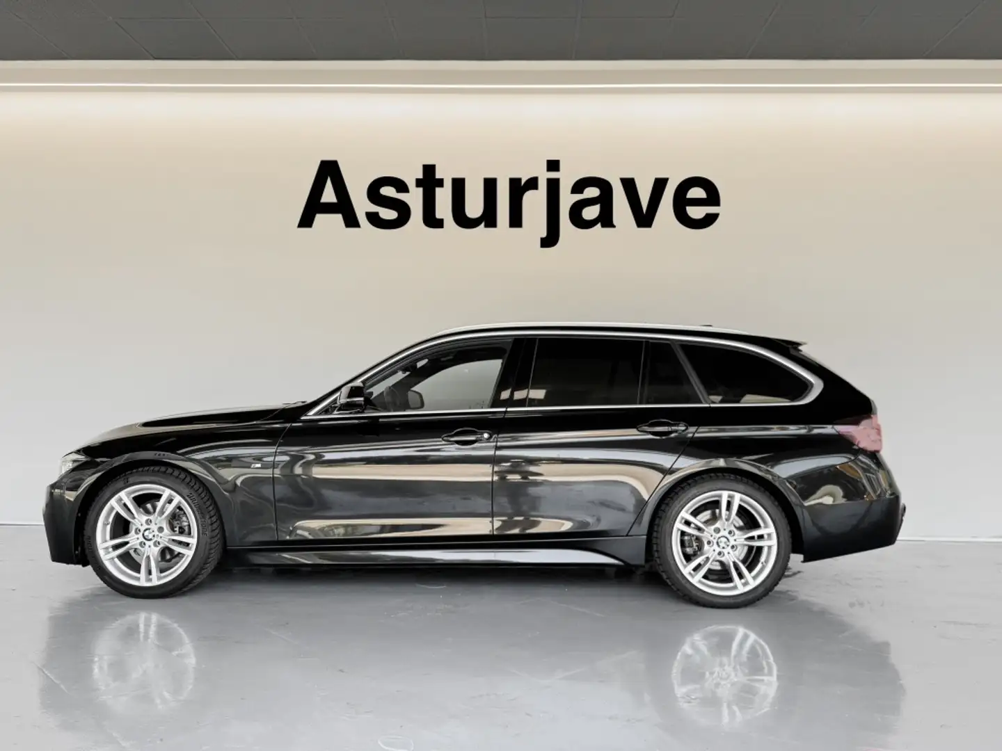 BMW 318 318iA Touring Negro - 1