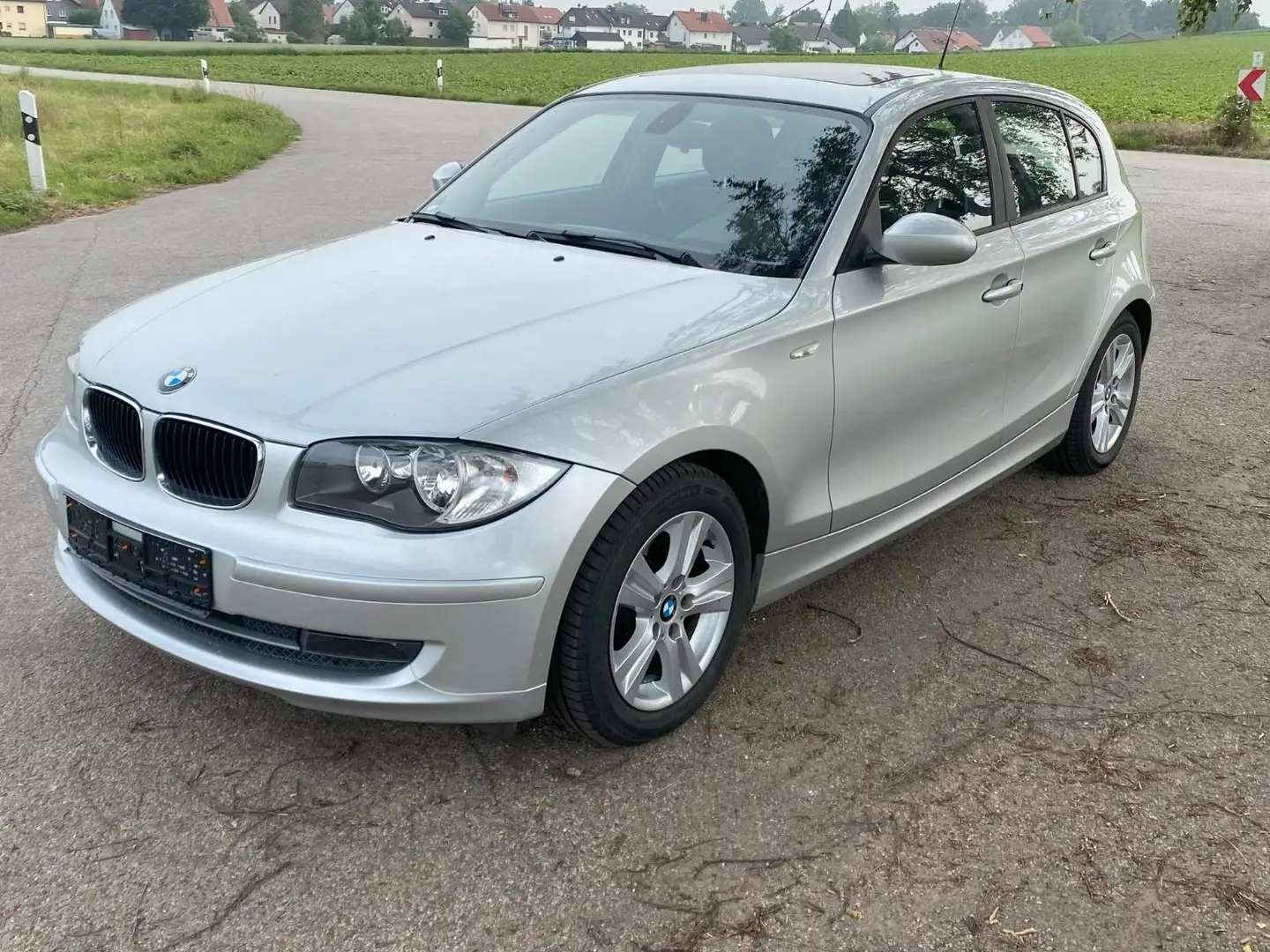 BMW 118 118i Silber - 2