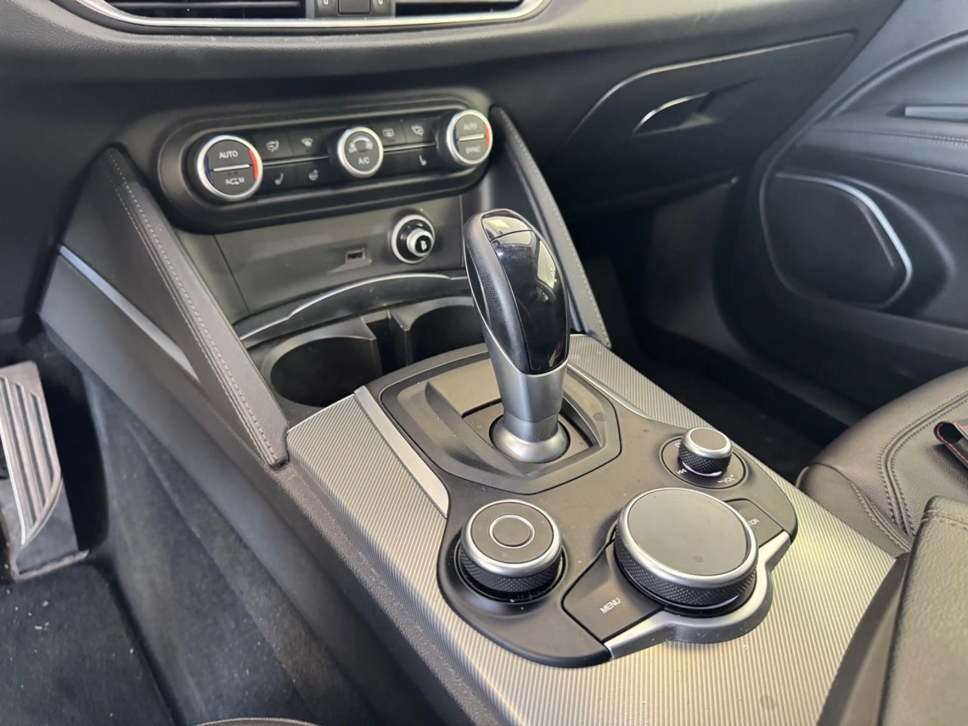 Alfa Romeo Stelvio 2.2 Diesel Super AWD*Kamera*Teilleder*SH — photo 15