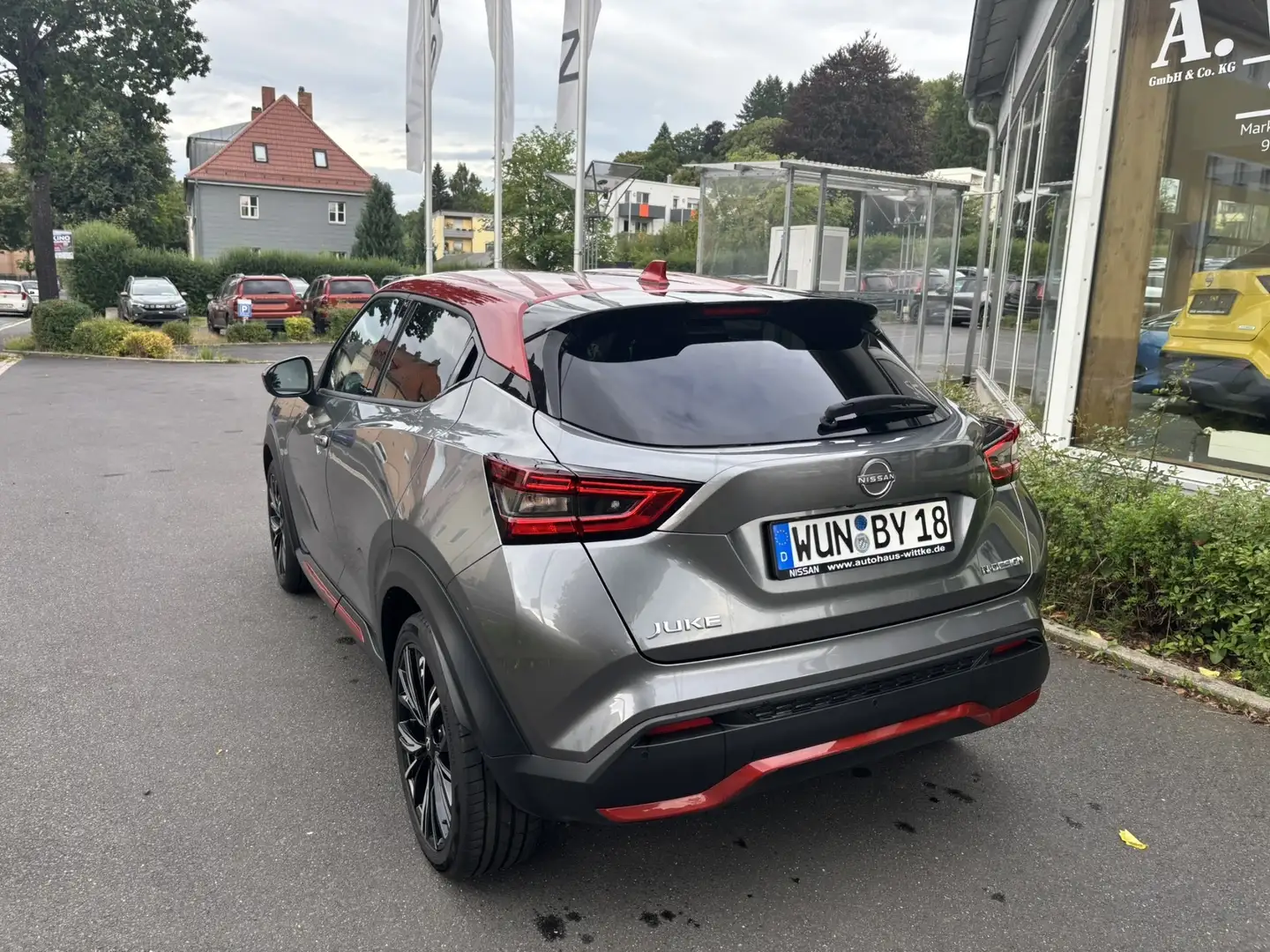 Nissan Juke F16 N-Design 1.0 DIG-T 6MT Tech MT NC Bose Grijs - 2