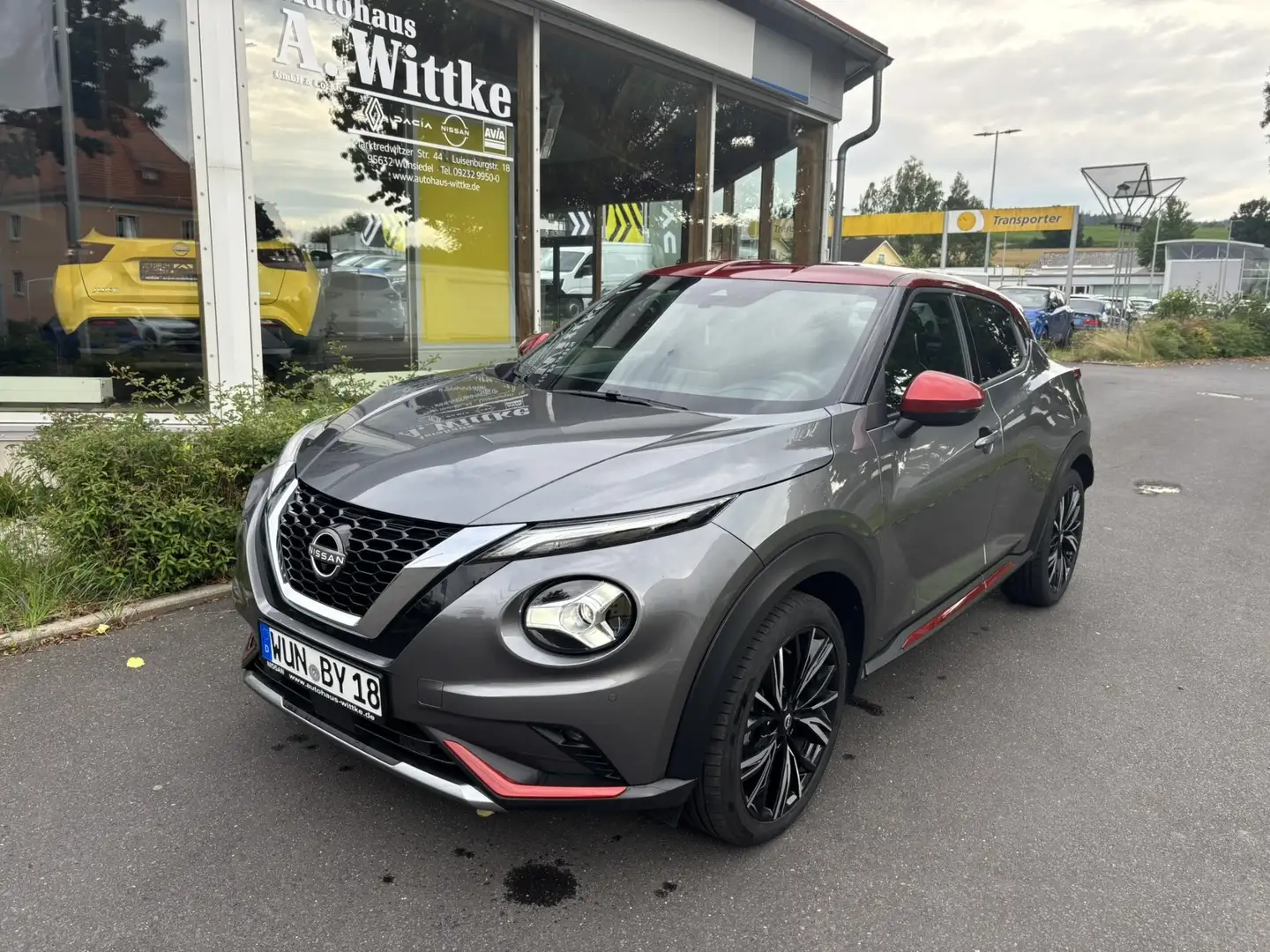 Nissan Juke F16 N-Design 1.0 DIG-T 6MT Tech MT NC Bose Grijs - 1