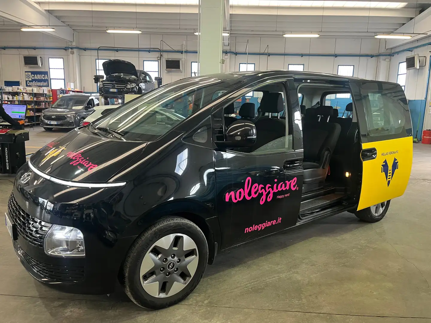 Hyundai STARIA Staria 2.2 Wagon 2wd auto 9 POSTI PARI AL NUOVO Noir - 2