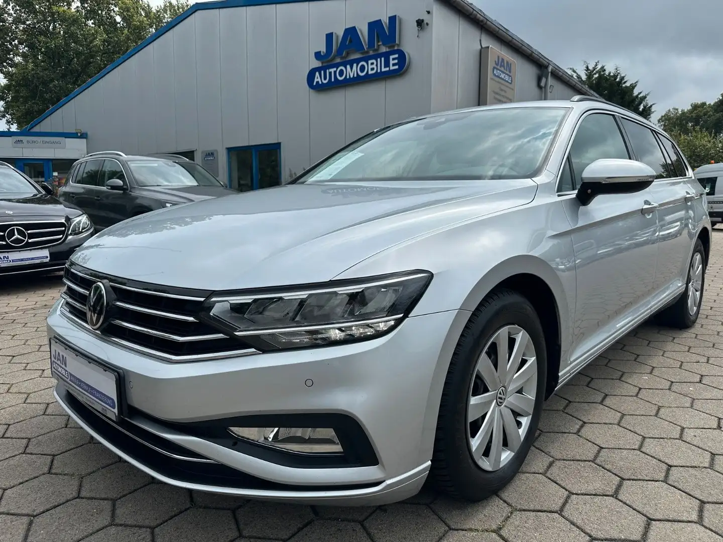 Volkswagen Passat Variant Business SHZ PDC Kam LED Argent - 1