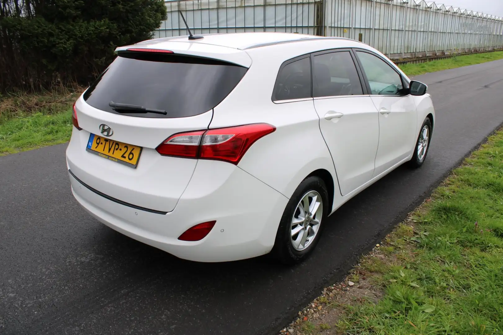 Hyundai i30 Wagon 1.6 GDI Business Edition Wit - 2