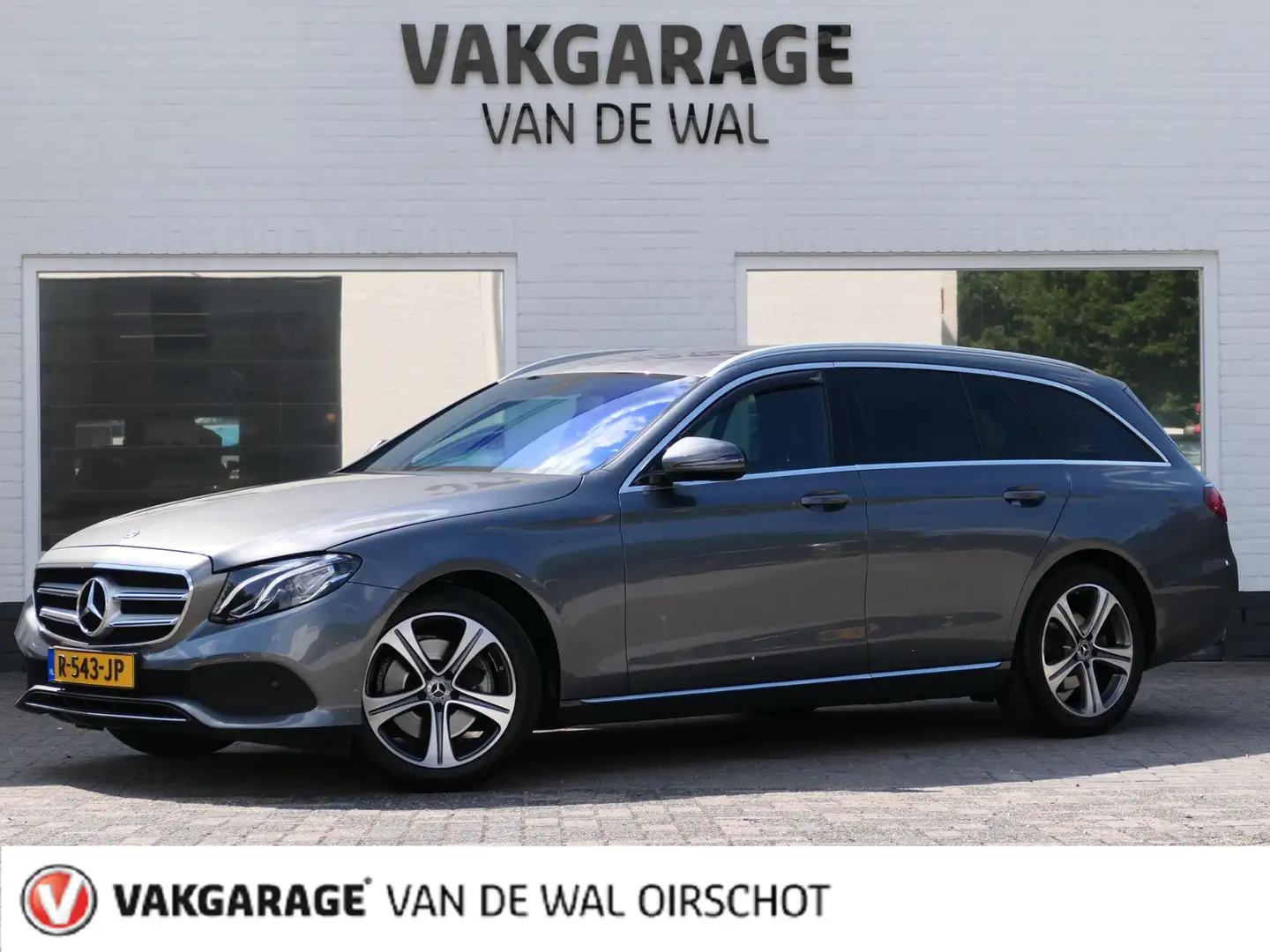 Mercedes-Benz E 200 Estate 4MATIC Premium | Luchtvering | Achteruitrij Grau - 1