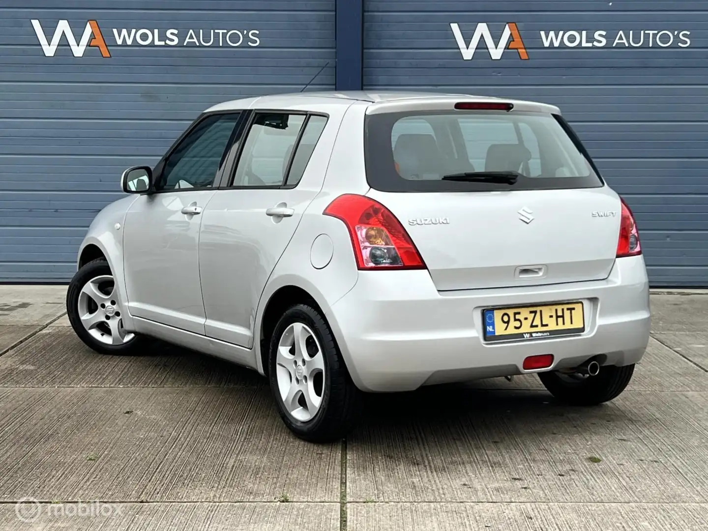 Suzuki Swift 1.5 Comfort / AUTOMAAT / NL AUTO / APK 12-2026! Grijs - 2