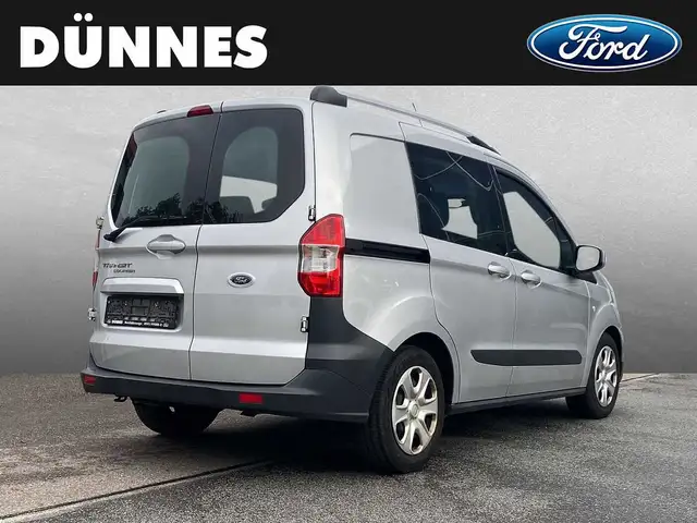Ford Transit Courier view 2