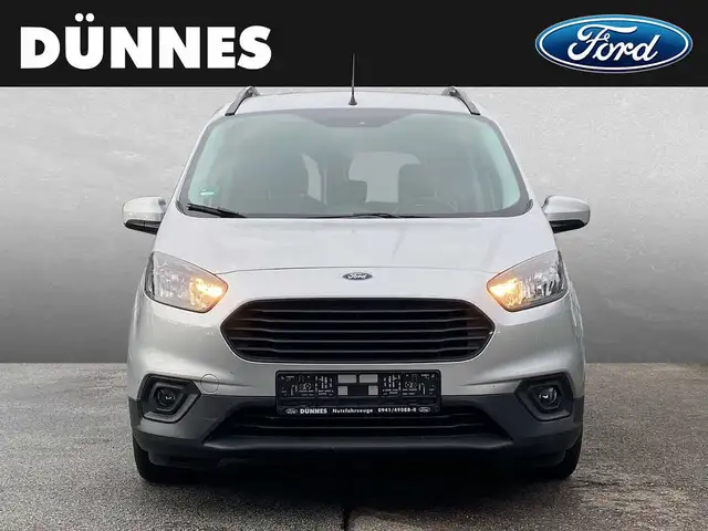 Ford Transit Courier view 8