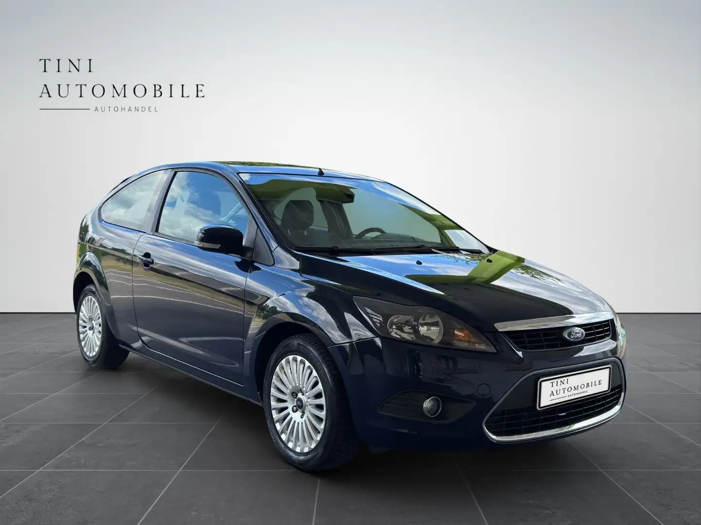 Ford Focus Lim. Titanium*Automatik*Klima*Keyless-Go* Blau - 2