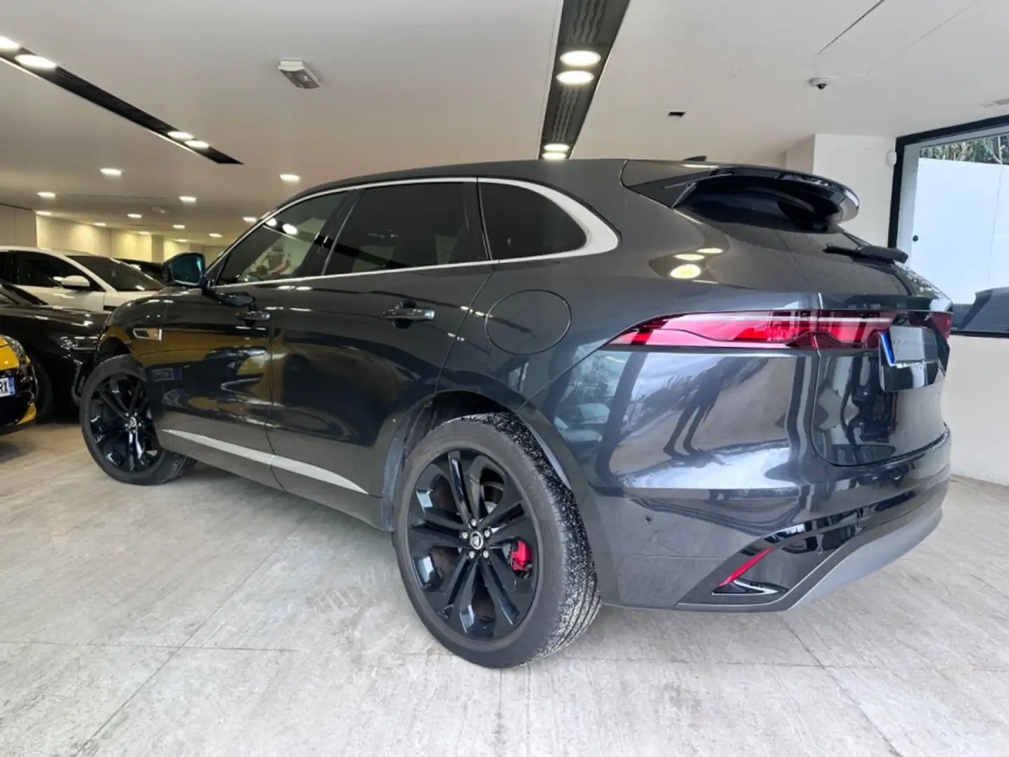 Jaguar F-Pace P400e Plug-in-Hybrid R-Dynamic BVA8 AWD - 2