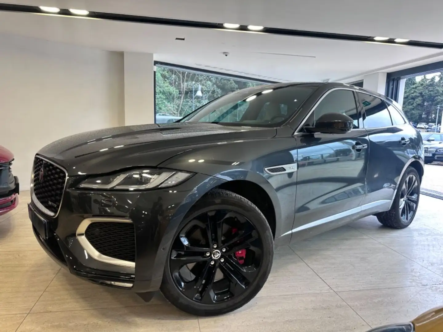 Jaguar F-Pace P400e Plug-in-Hybrid R-Dynamic BVA8 AWD - 1