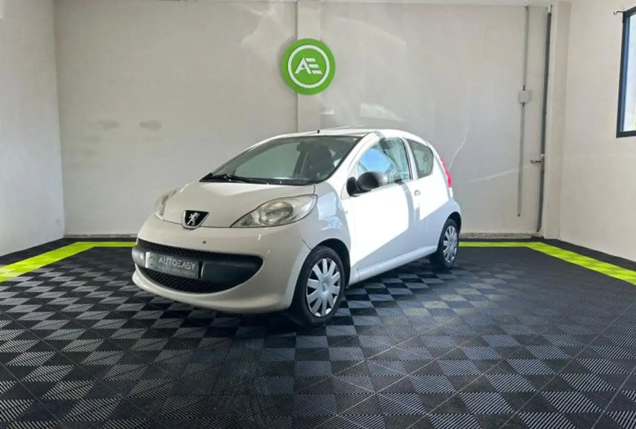Peugeot 107 1.0E 12V 68 cv URBAN 3P