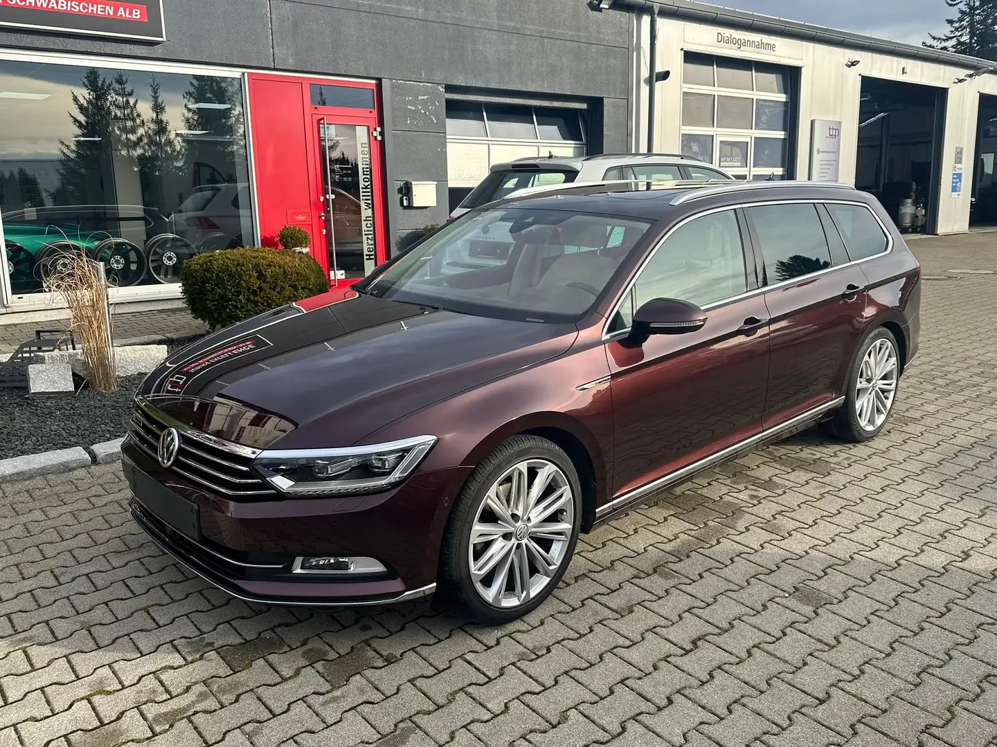 Volkswagen Passat Variant 2.0 TDI R-line 4M Pano AHK LEDER Rouge - 1