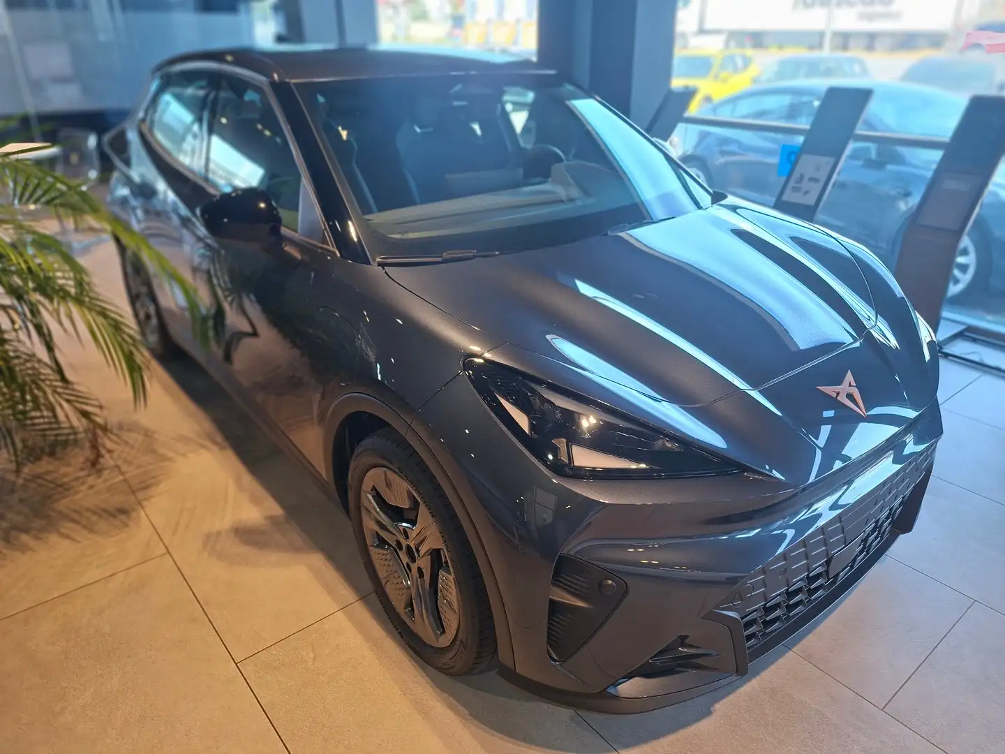 CUPRA Raval PLUS 37 kWh 99 kW/135 PS Grau - 1