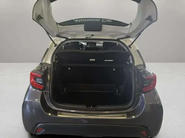 Toyota Yaris view 6