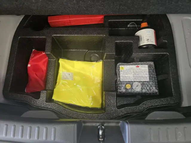 Toyota Yaris view 24