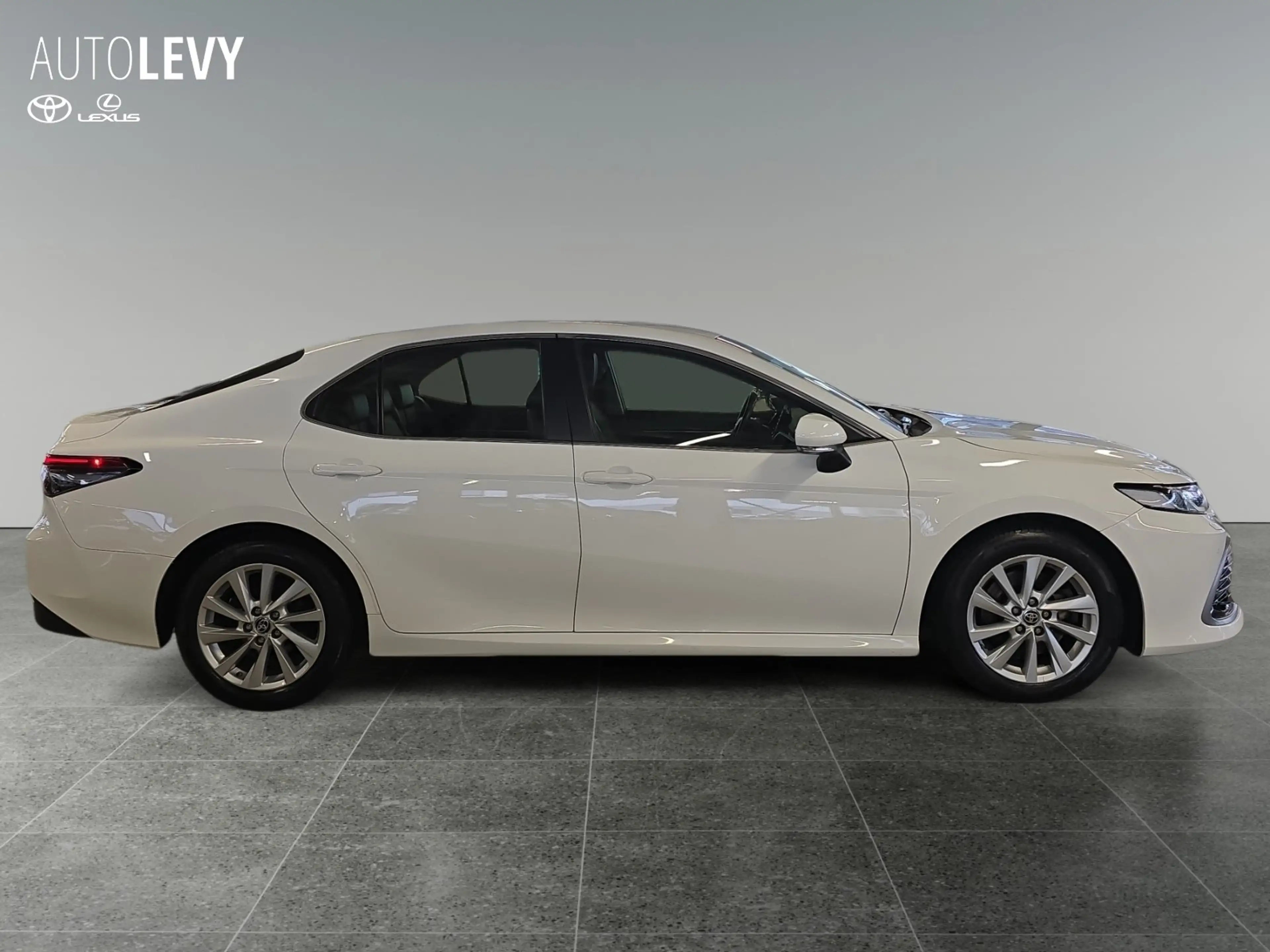 Toyota Camry 2.5 Hybrid ++Leder+Navi+Sitzheizung+PDC++ — photo 7