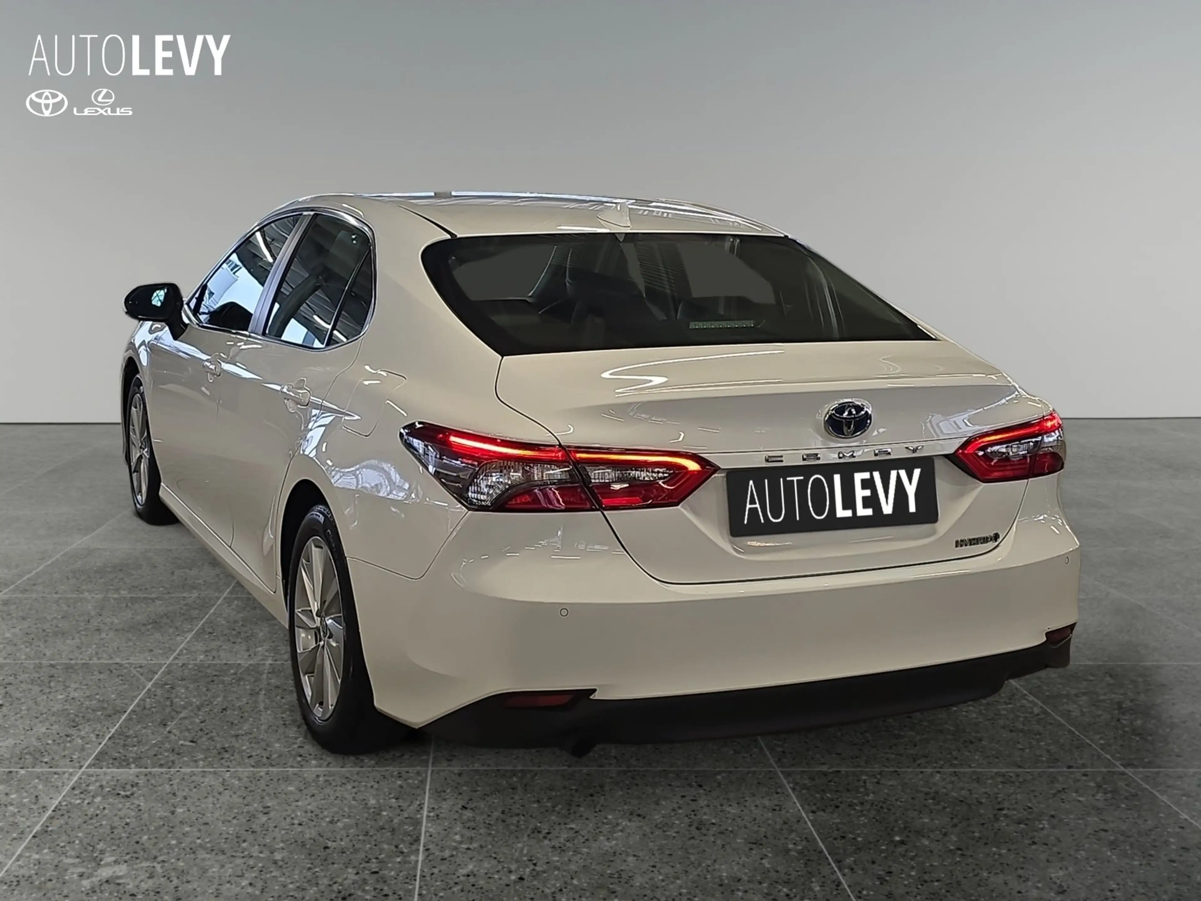 Toyota Camry 2.5 Hybrid ++Leder+Navi+Sitzheizung+PDC++ — photo 4
