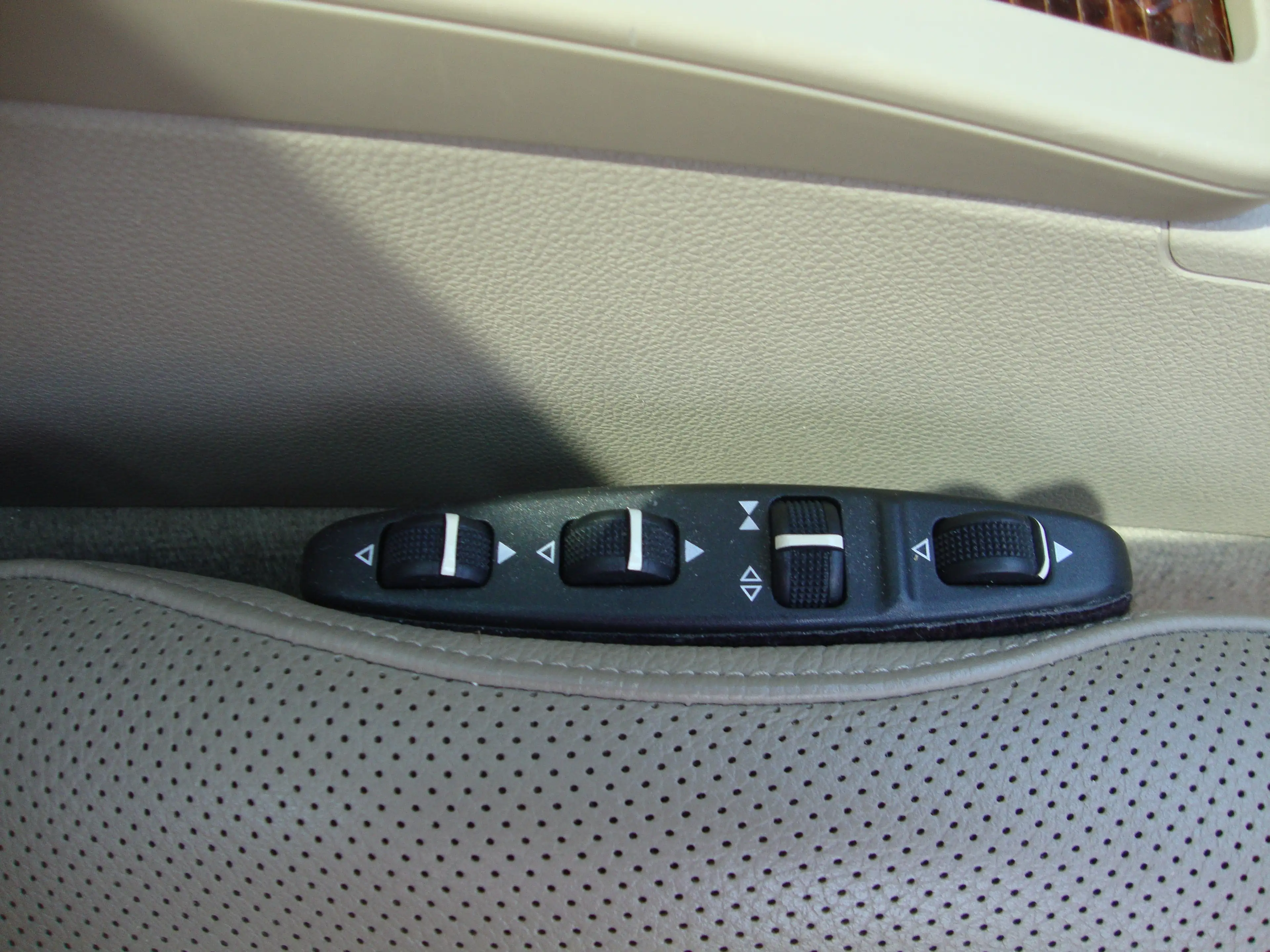 Mercedes-Benz C 350 C 350 CGI BlueEfficiency 4Matic (204.088) — photo 9