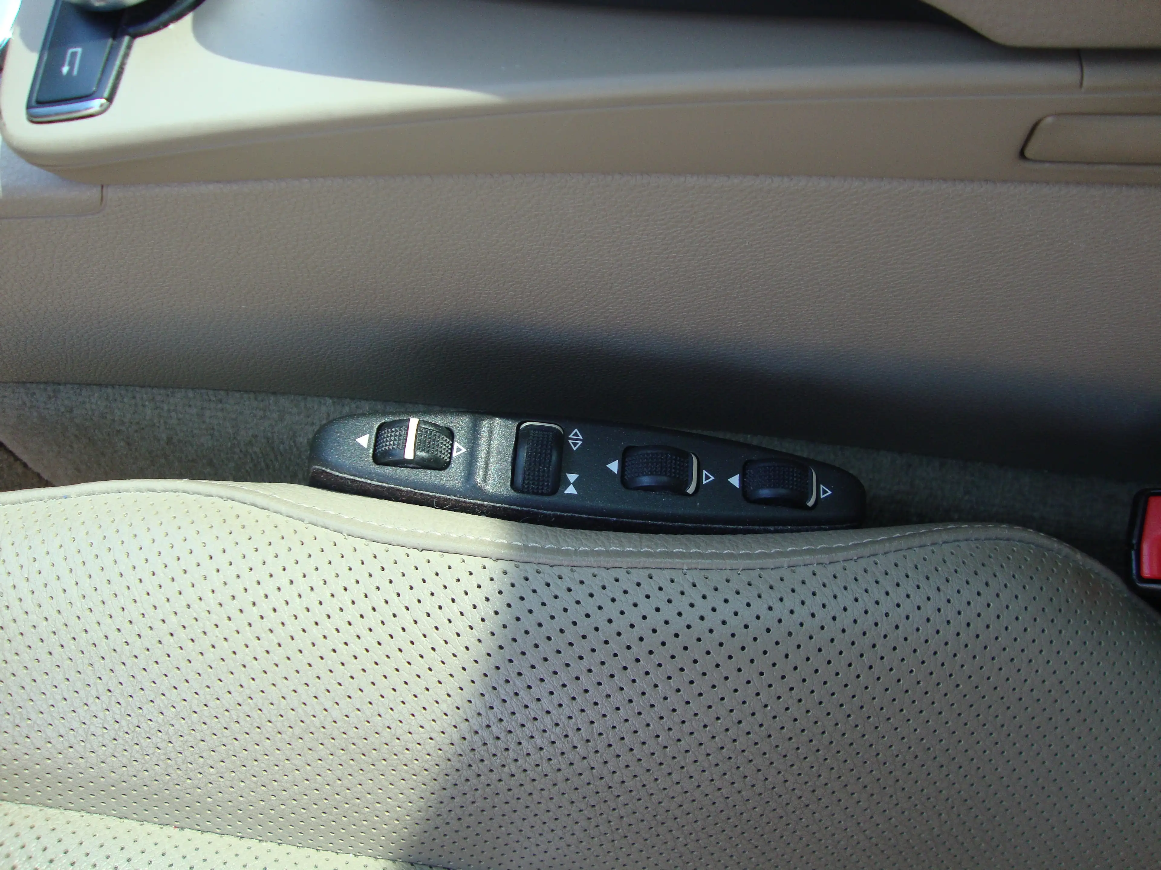 Mercedes-Benz C 350 C 350 CGI BlueEfficiency 4Matic (204.088) — photo 14