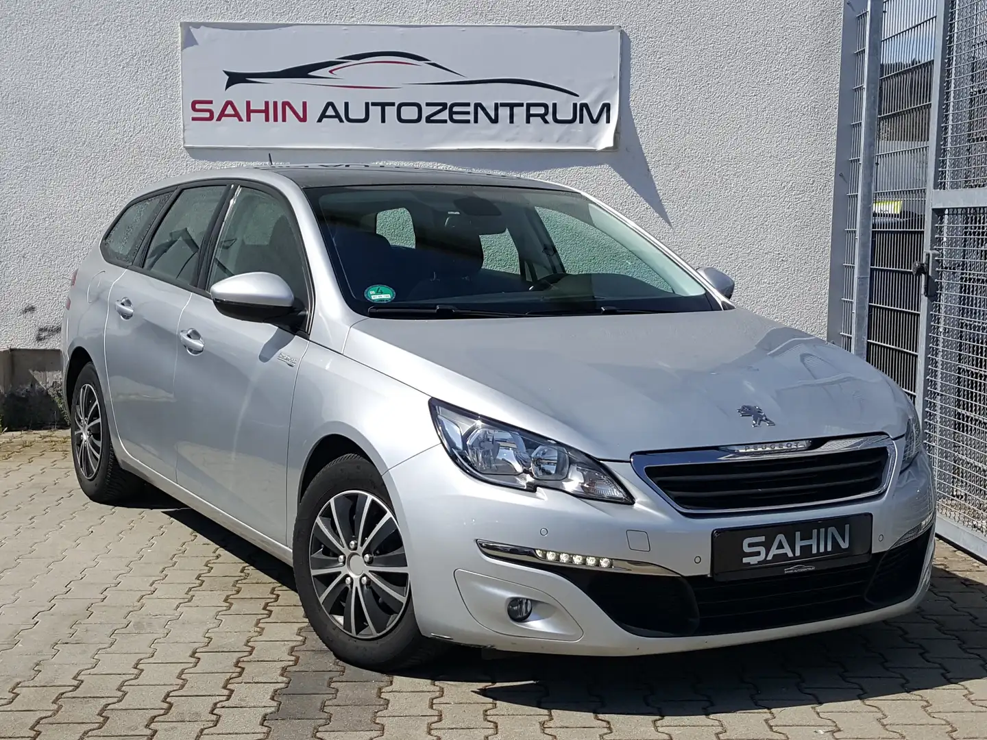 Peugeot 308 Business-Line Pano Navi Grau - 2