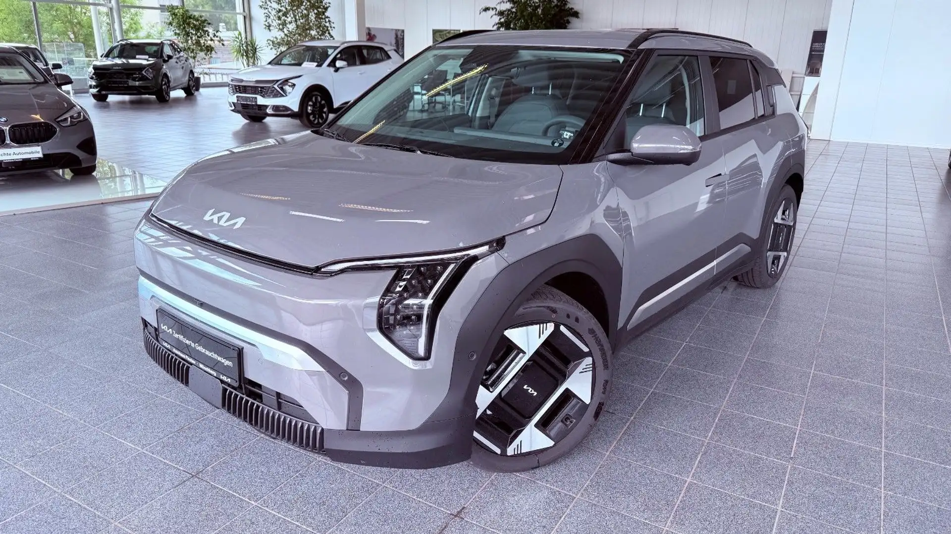 Kia EV3 58,3 kWh 150 kW Earth Frontantrieb Szary - 1