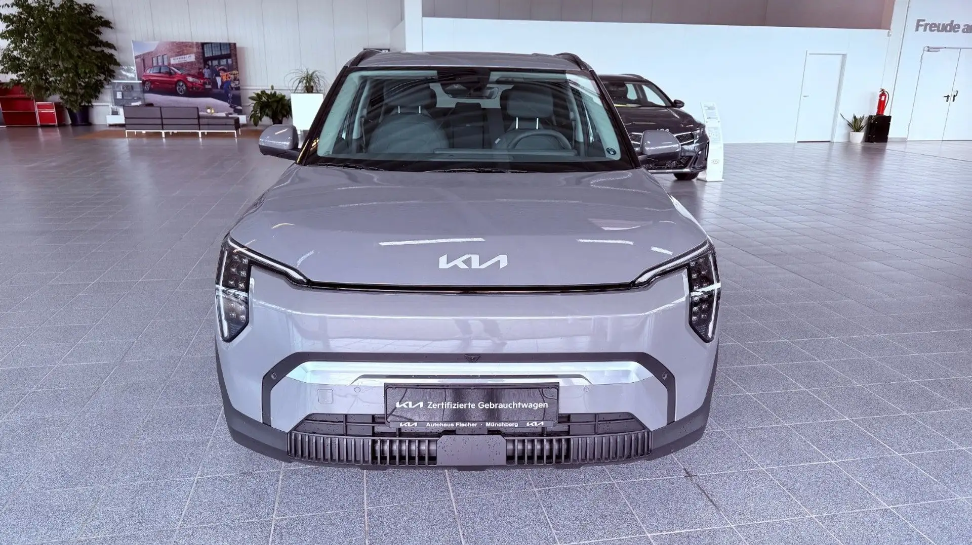 Kia EV3 58,3 kWh 150 kW Earth Frontantrieb Szary - 2