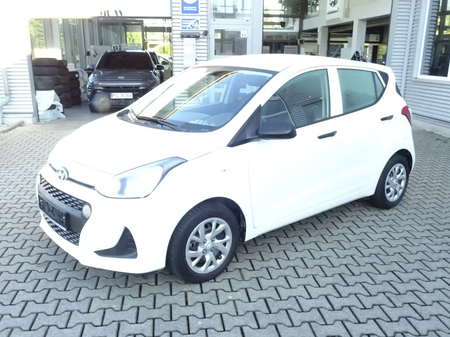 Hyundai i10 1.0  Klima Servo Radio elektr. Fensterheber Weiß - 1