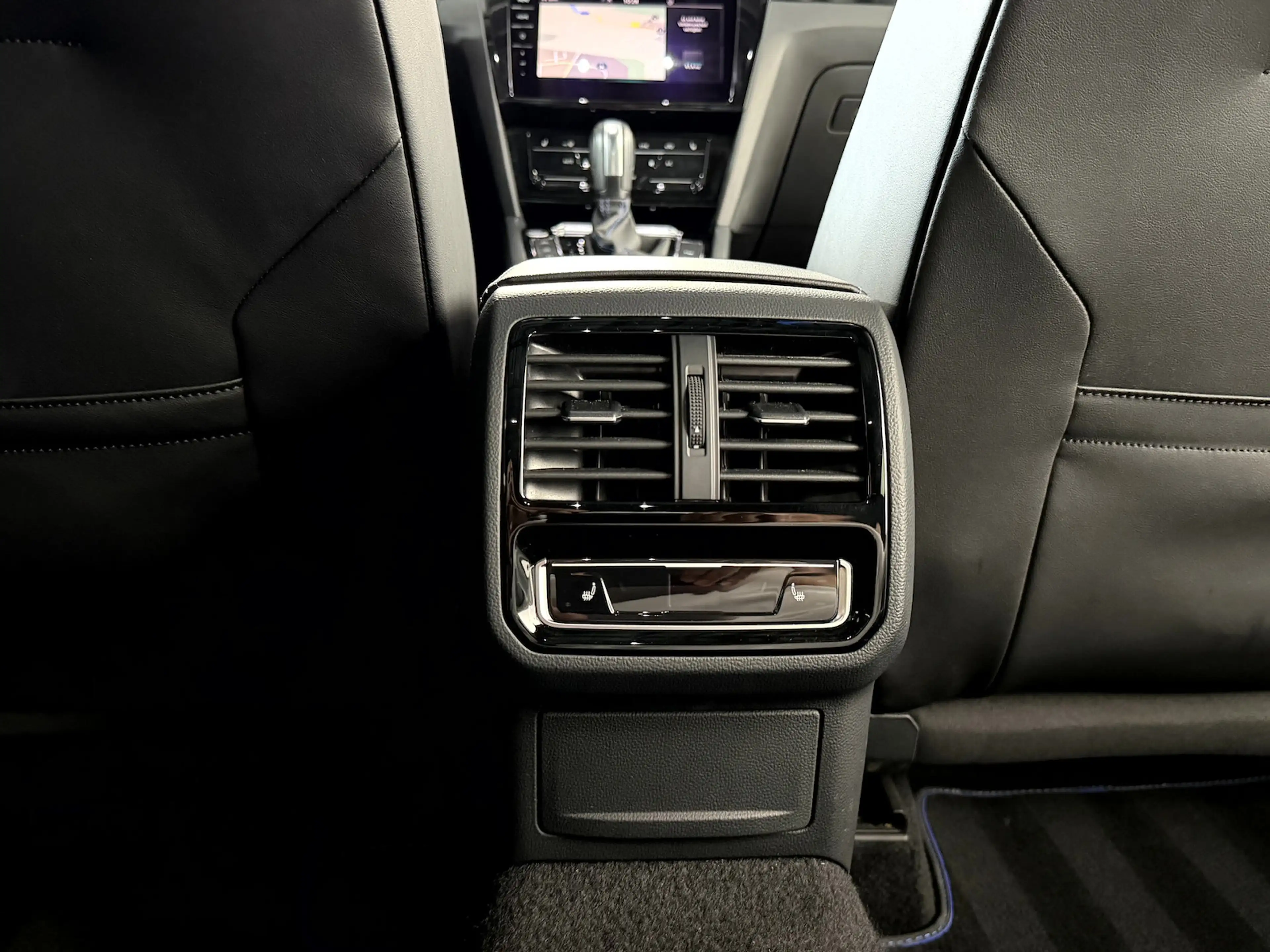 Volkswagen Arteon Shooting Brake R 2.0 TSI*IQ*Pano*HUD*AHK* — photo 9