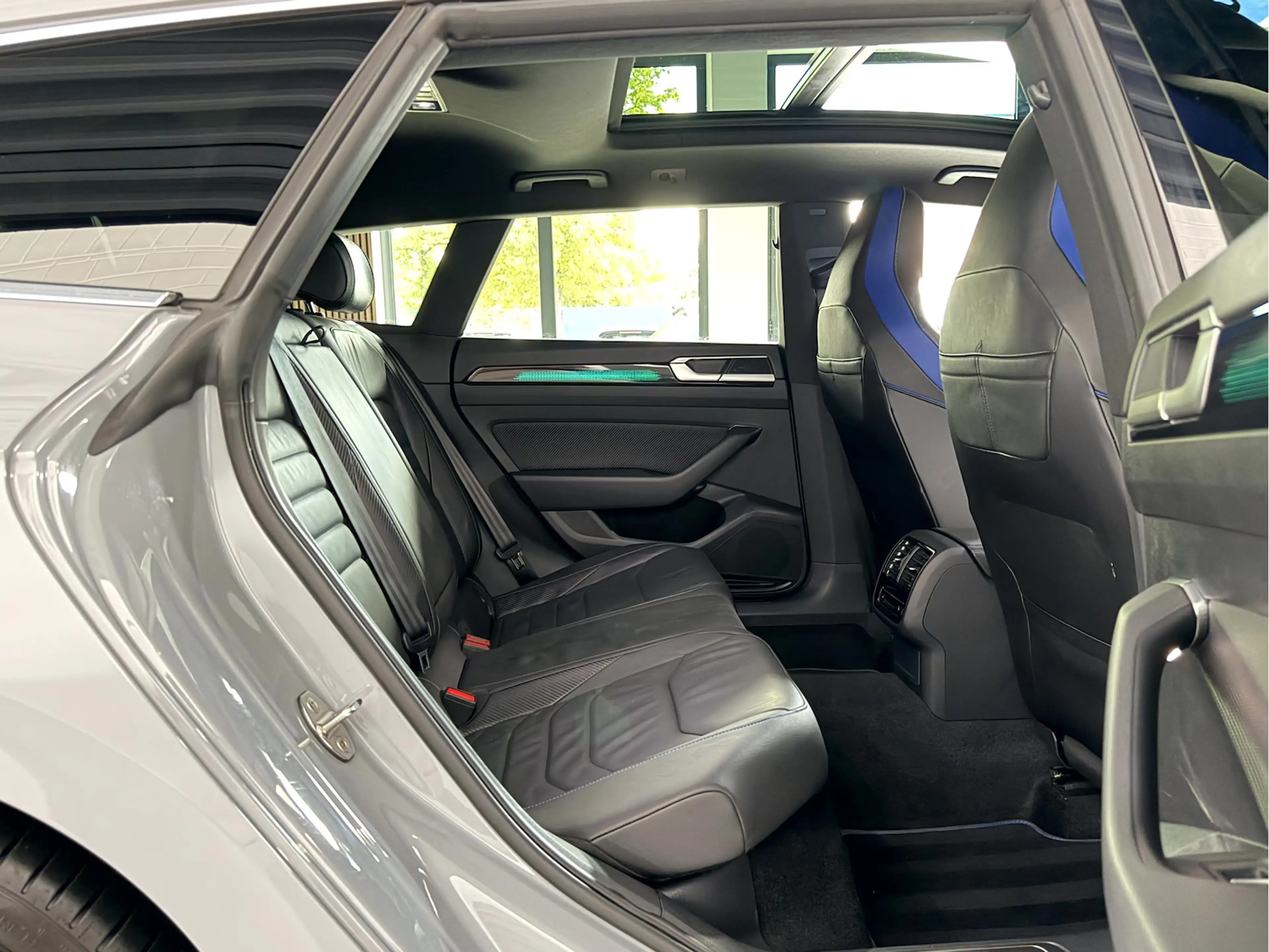 Volkswagen Arteon Shooting Brake R 2.0 TSI*IQ*Pano*HUD*AHK* — photo 8