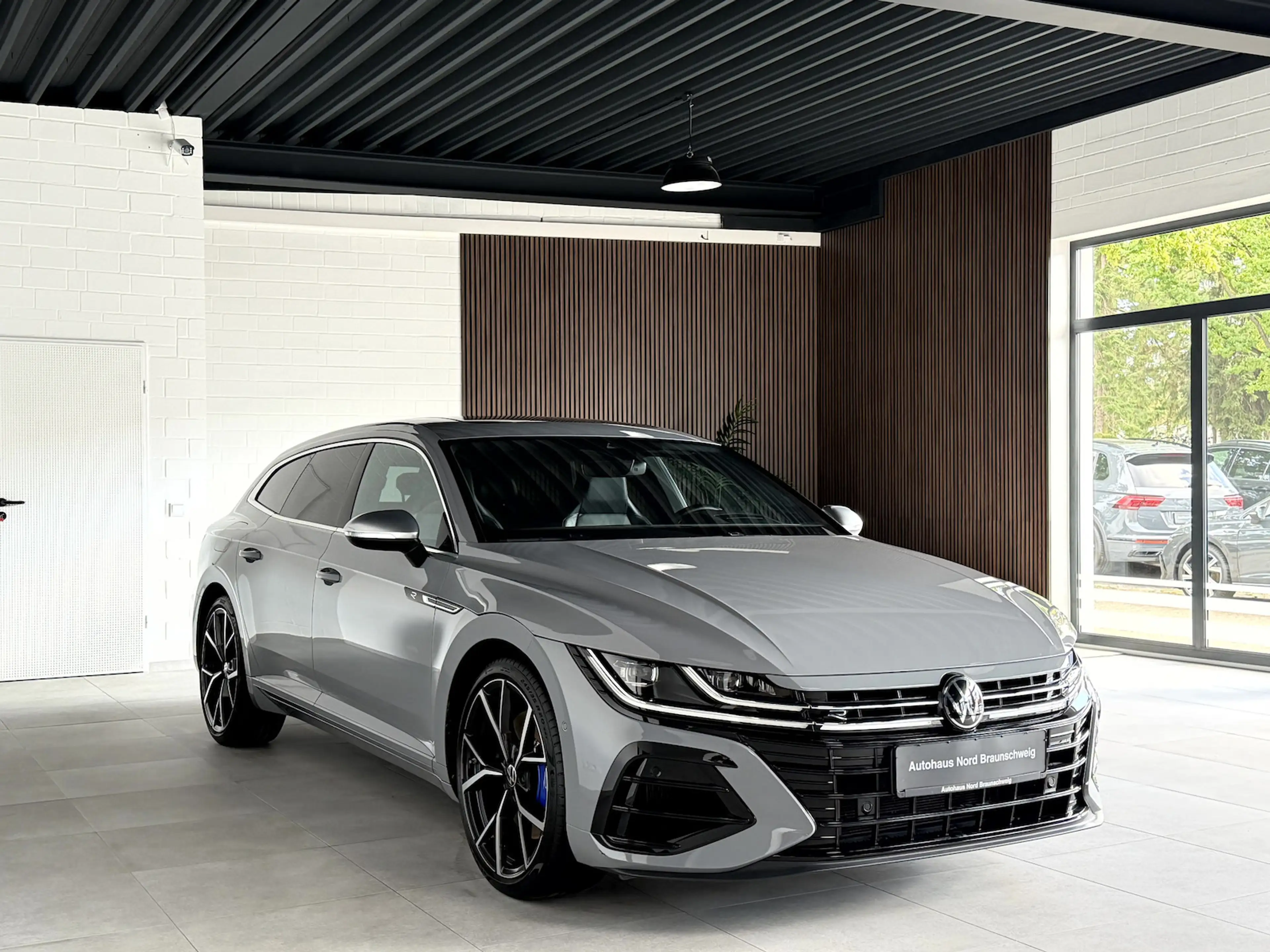 Volkswagen Arteon Shooting Brake R 2.0 TSI*IQ*Pano*HUD*AHK* — photo 4
