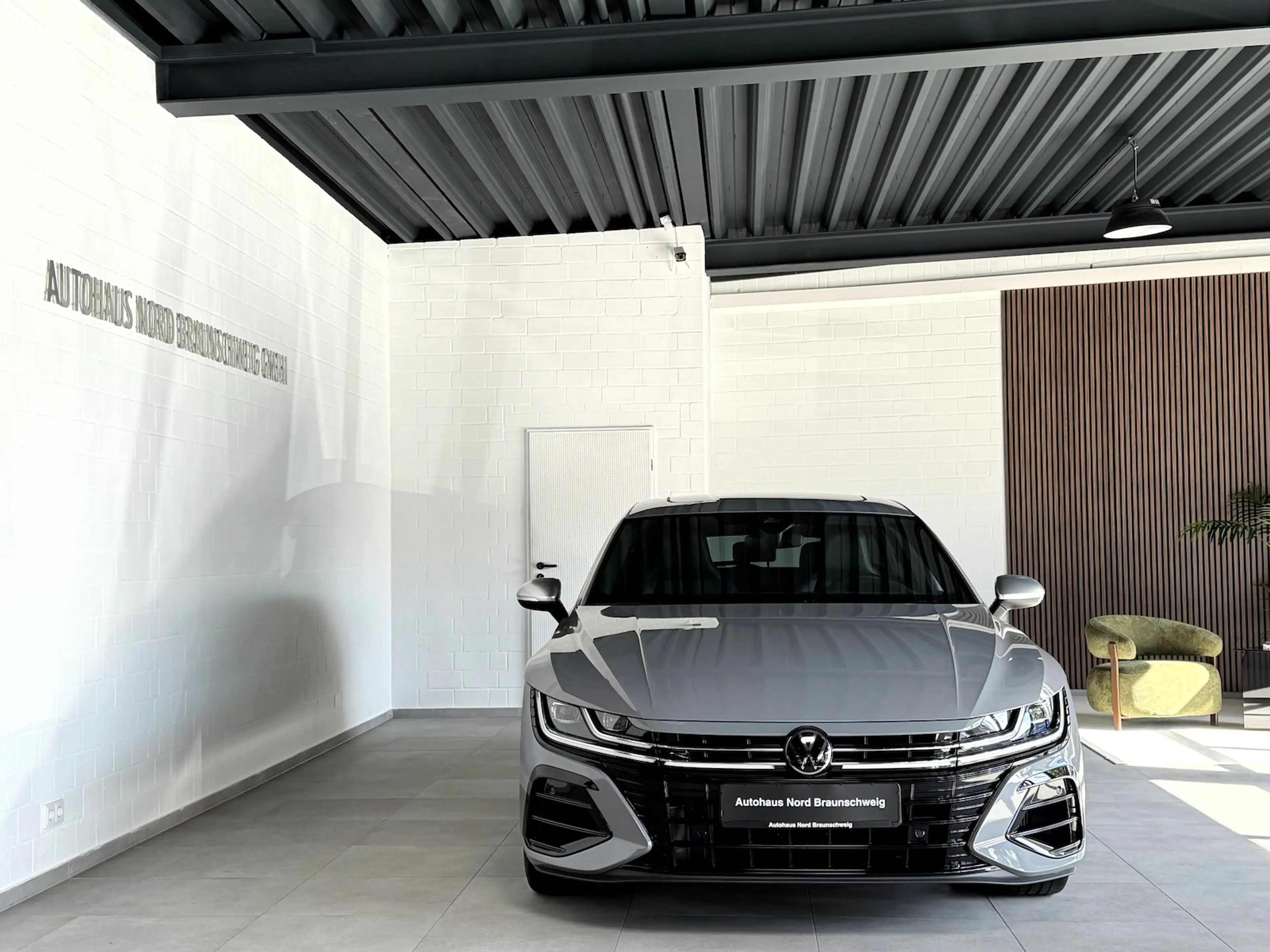 Volkswagen Arteon Shooting Brake R 2.0 TSI*IQ*Pano*HUD*AHK* — photo 2
