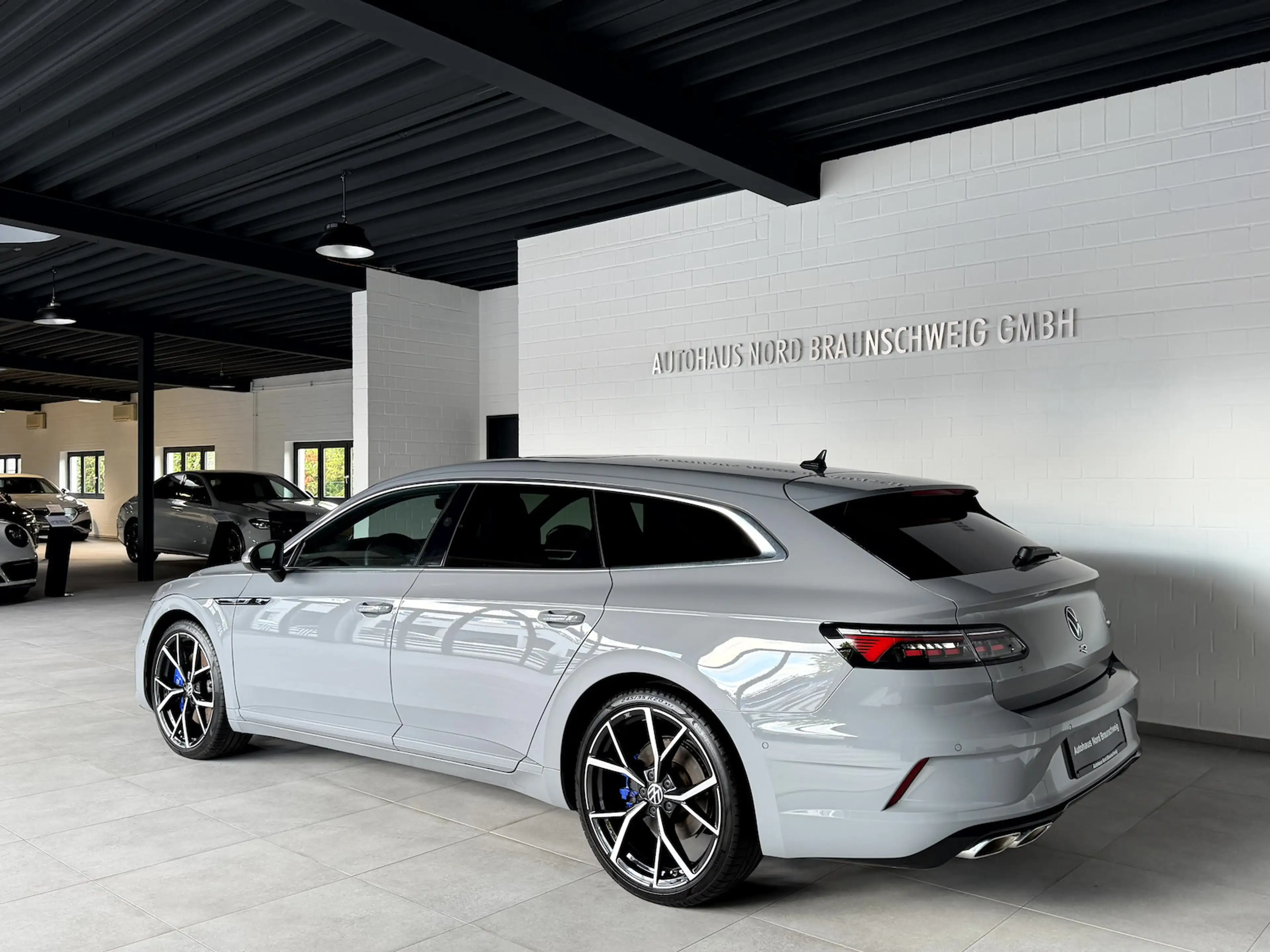 Volkswagen Arteon Shooting Brake R 2.0 TSI*IQ*Pano*HUD*AHK* — photo 5