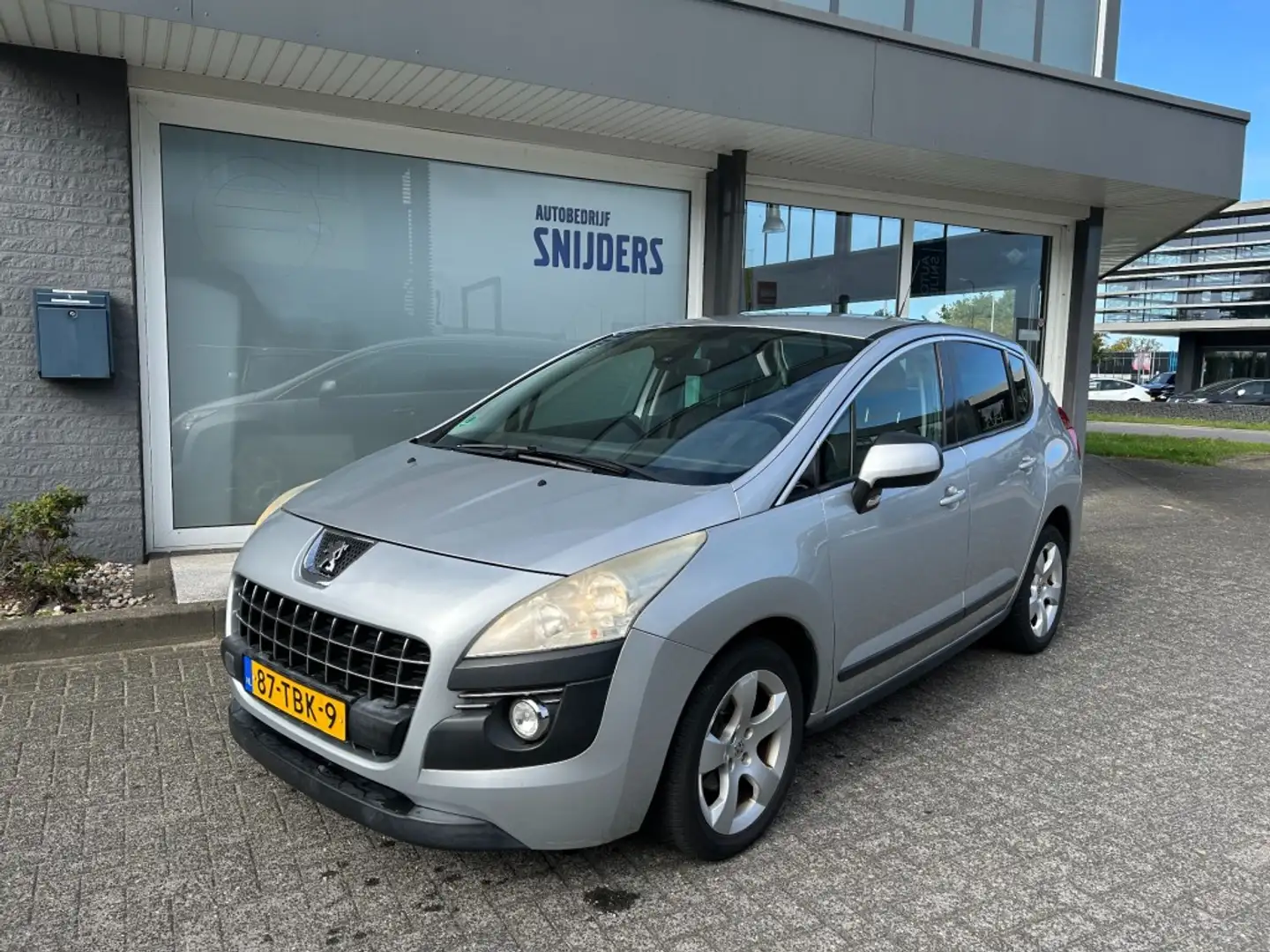 Peugeot 3008 1.6 VTI STYLE Grijs - 1