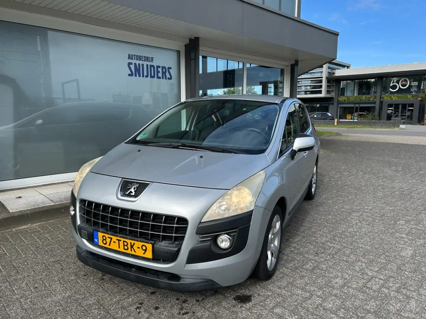 Peugeot 3008 1.6 VTI STYLE Grijs - 2