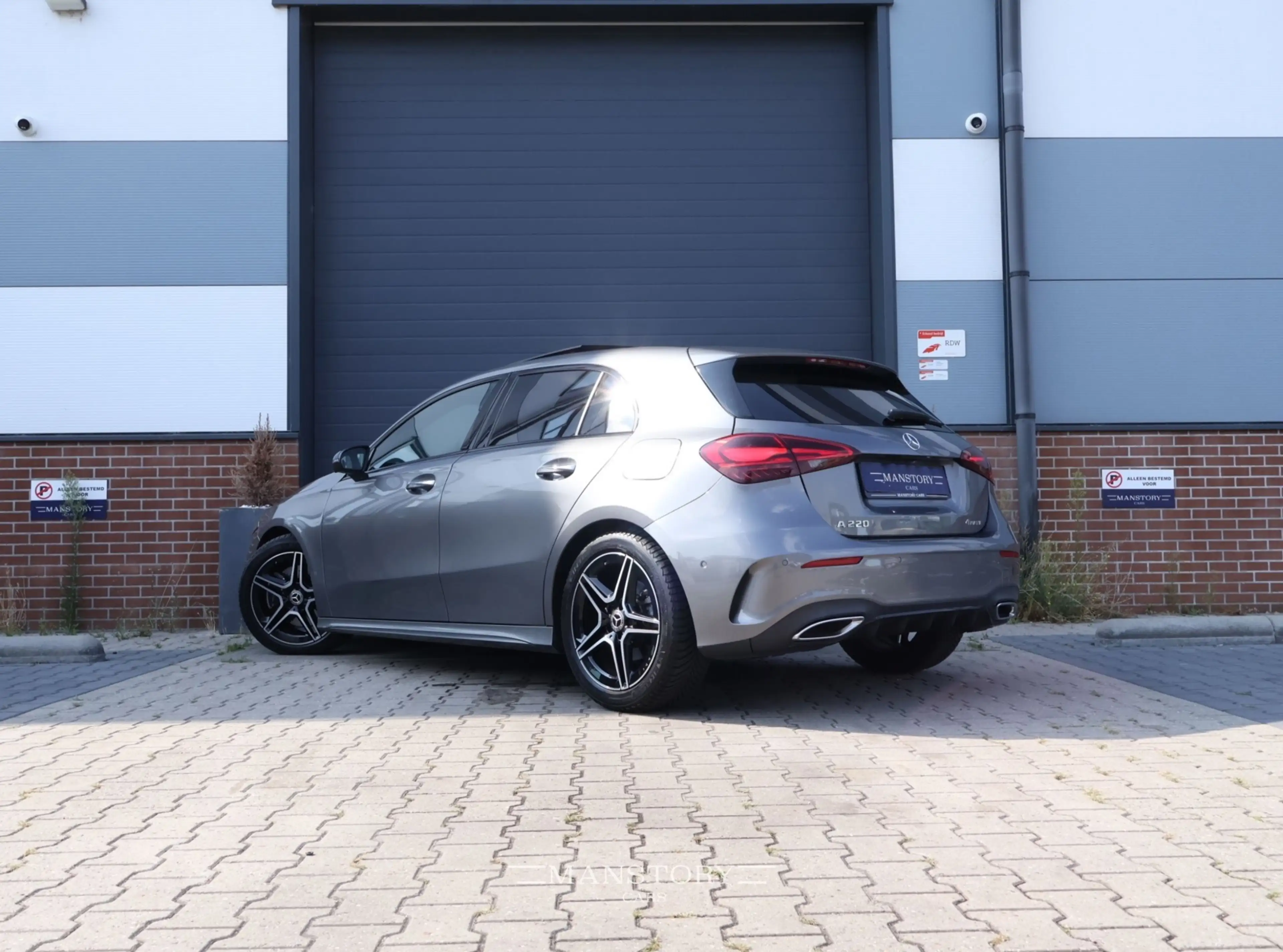 Mercedes-Benz A 220 4MATIC AMG Line — photo 3
