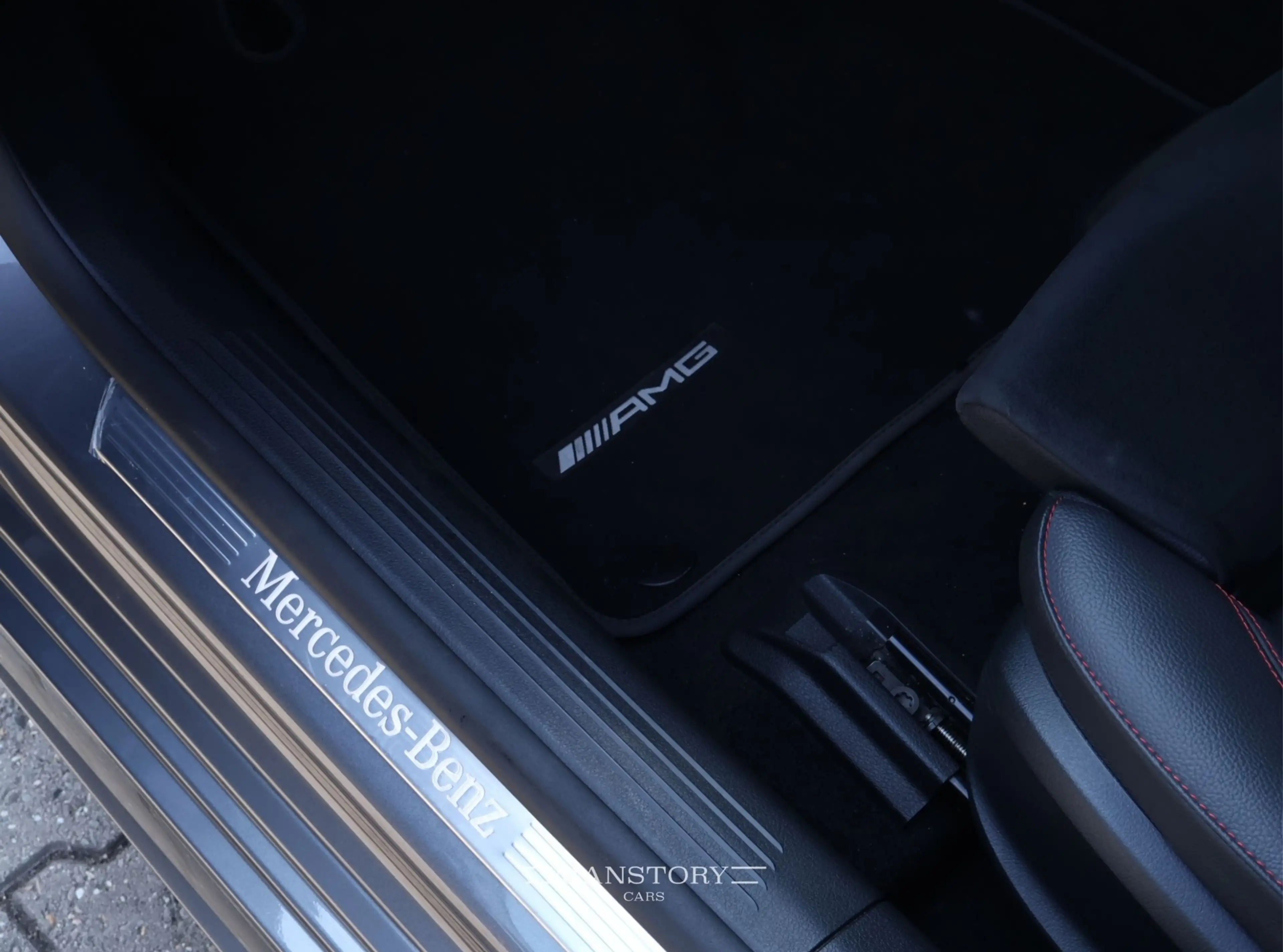 Mercedes-Benz A 220 4MATIC AMG Line — photo 12