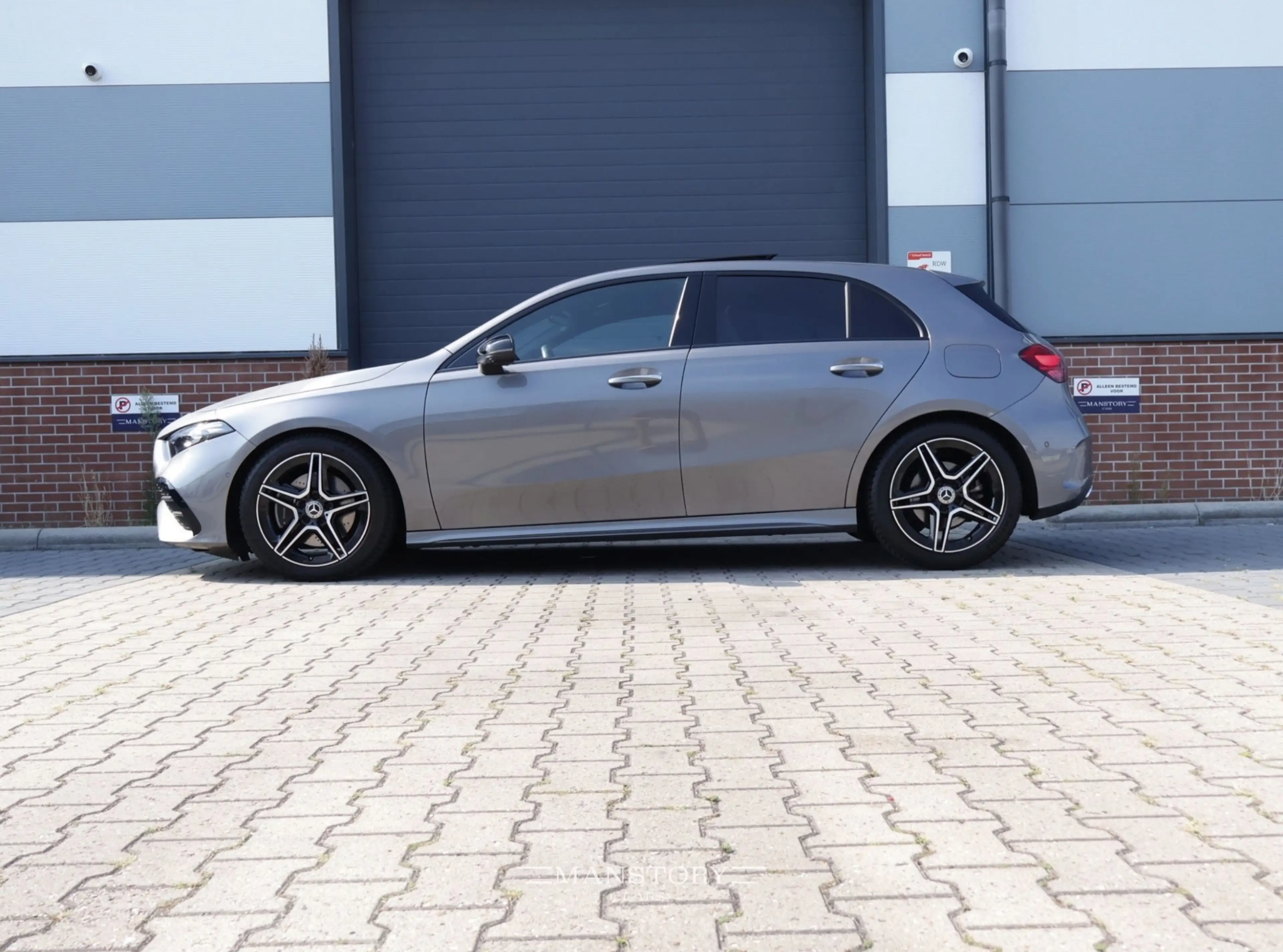 Mercedes-Benz A 220 4MATIC AMG Line — photo 9