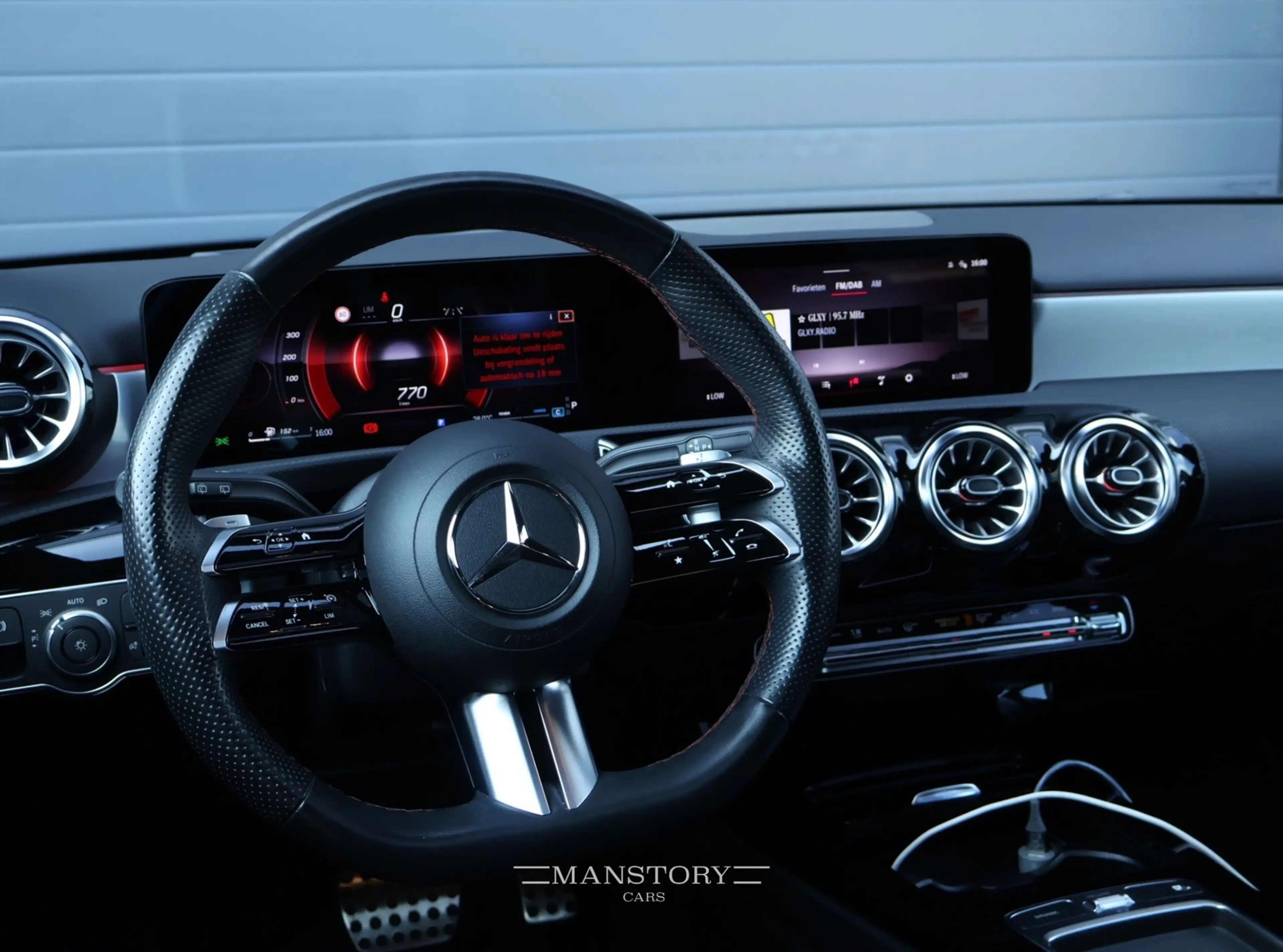 Mercedes-Benz A 220 4MATIC AMG Line — photo 2