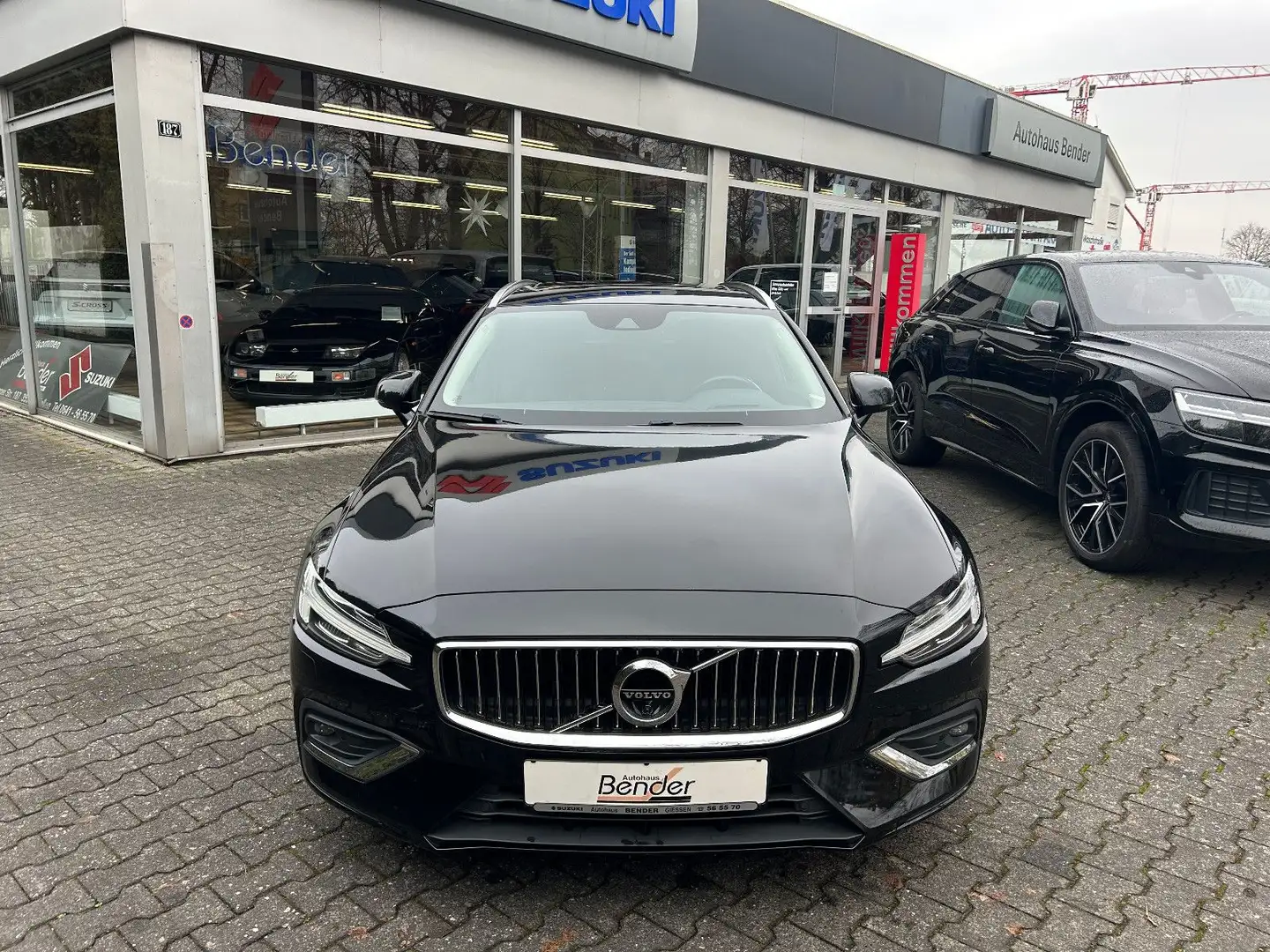 Volvo V60 Kombi Inscription LEDER PANO STANDHZG 360° Schwarz - 2