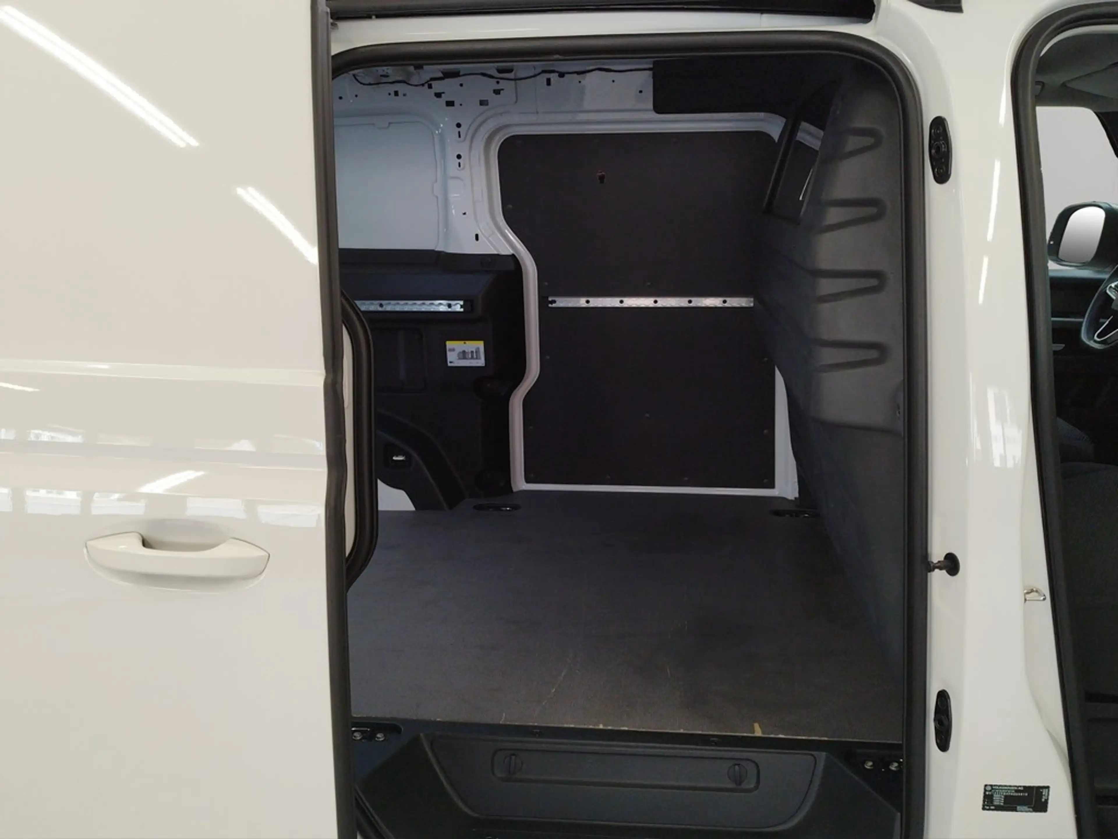 Volkswagen ID. Buzz Cargo ID.Buzz Cargo 150 kW GRA Navi AHK Bluetooth — photo 10