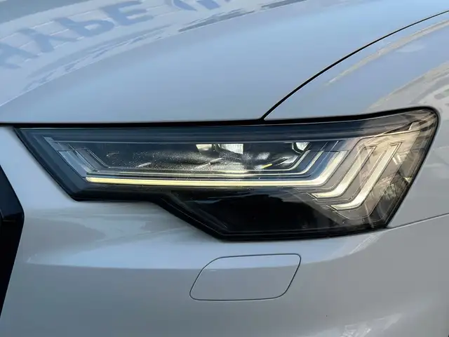 Audi A6 Avant view 9