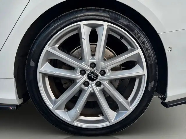 Audi A6 Avant view 10