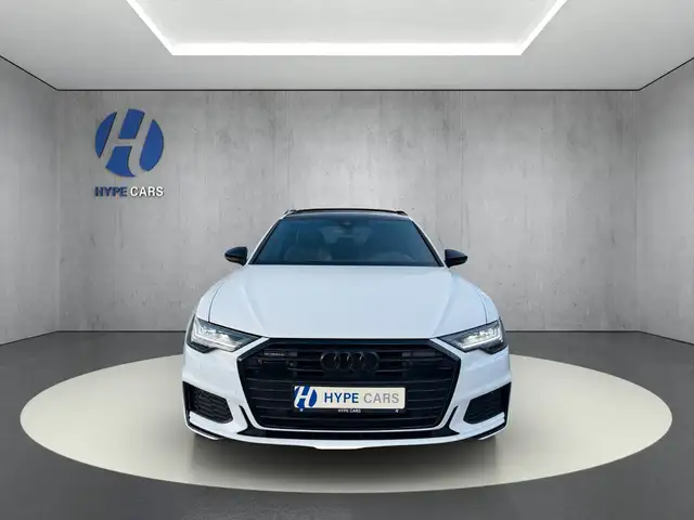 Audi A6 Avant view 2