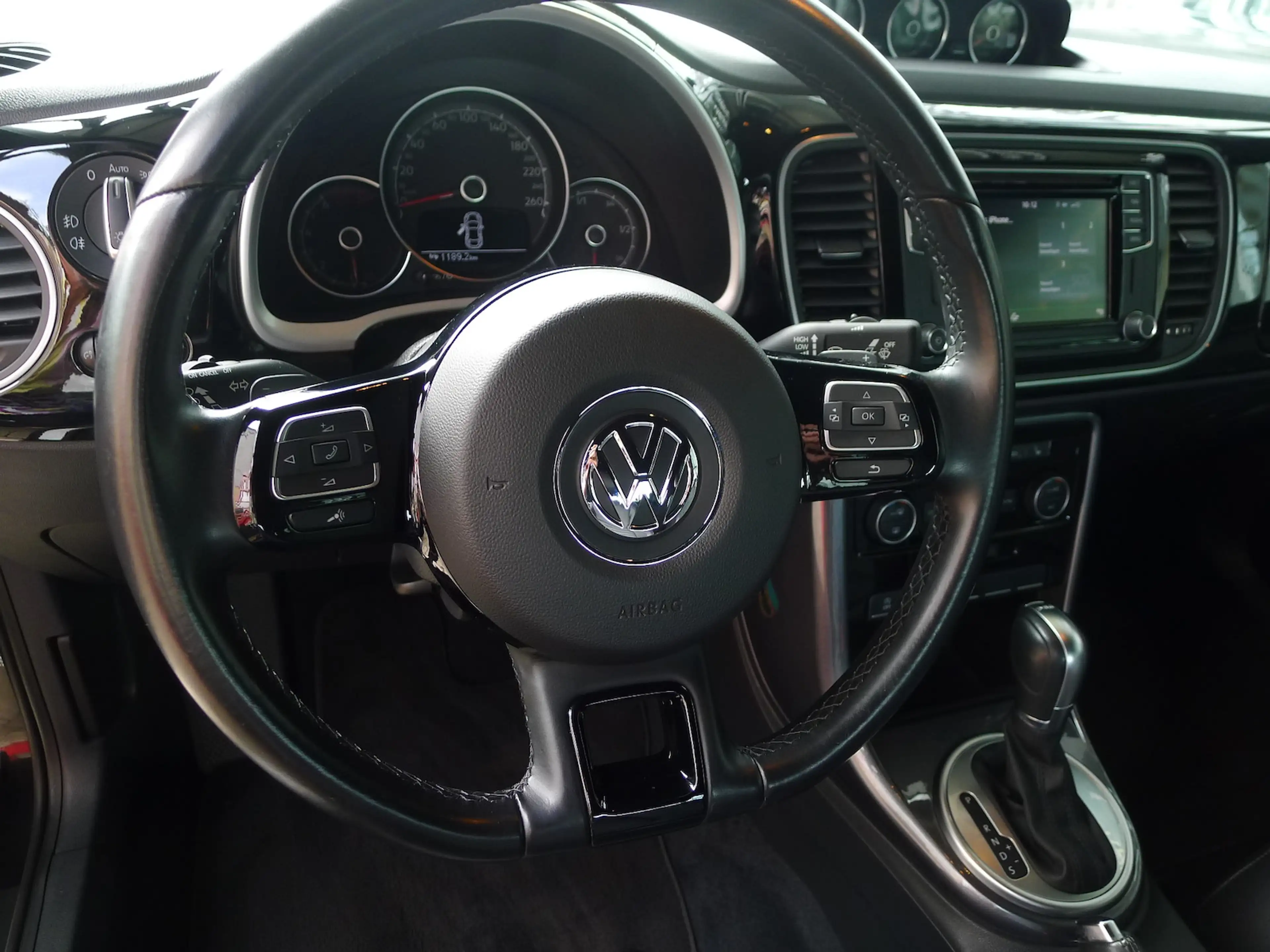 Volkswagen Beetle Cabrio DSG schwarz R-Line — photo 7